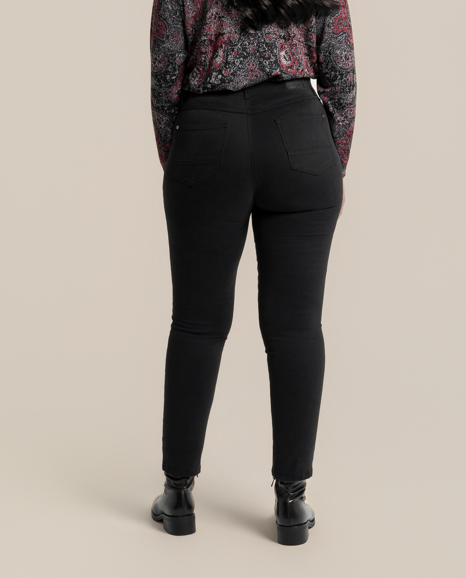 Legging ajustado con cinturilla elástica y tachuelas - October - Negro Negro-2