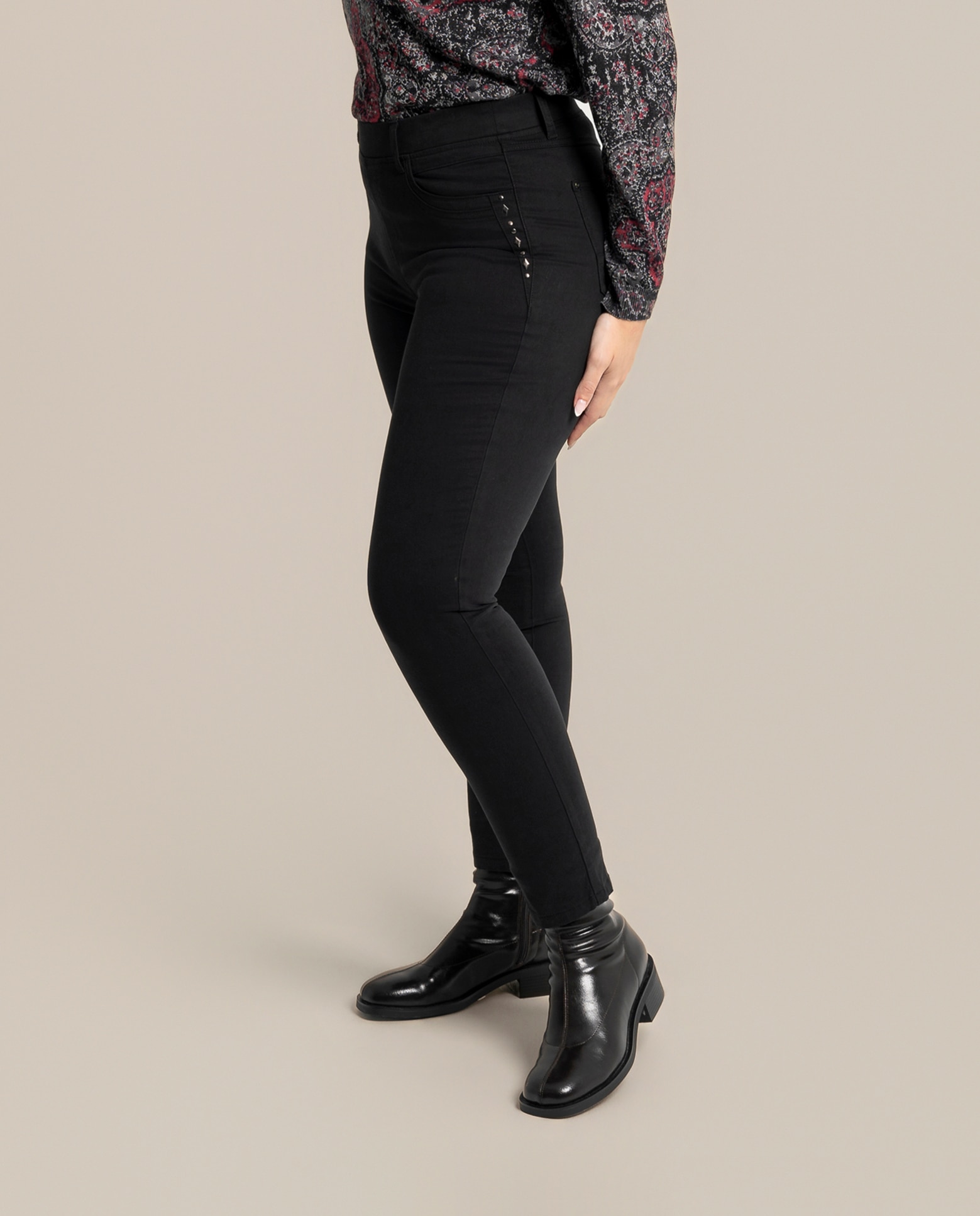 Legging ajustado con cinturilla elástica y tachuelas - October - Negro Negro-4