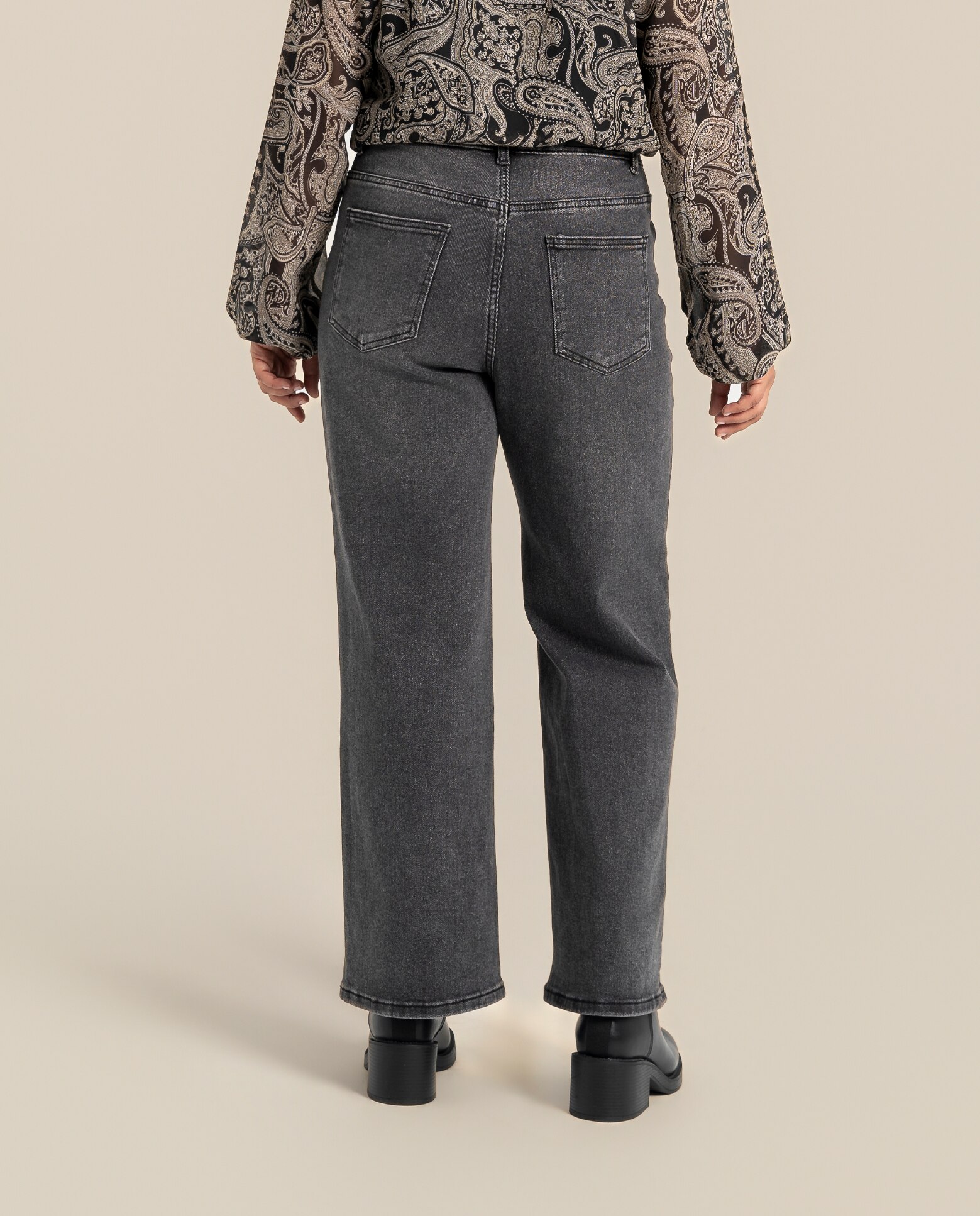 Pantalon vaquero con parche - October - Negro Negro-2