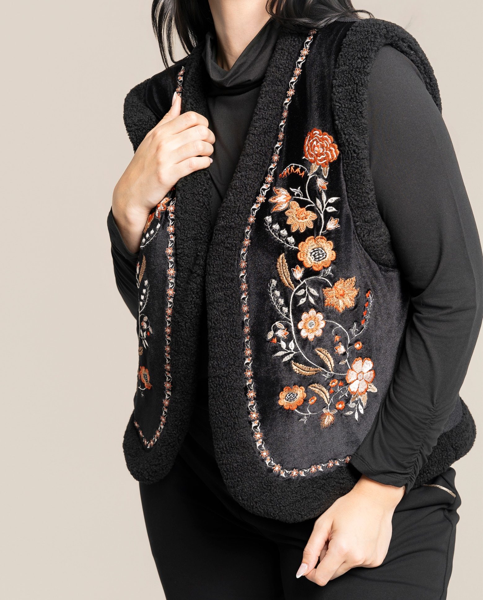 Chaleco de terciopelo bordado con pelo - October - Negro Negro-3