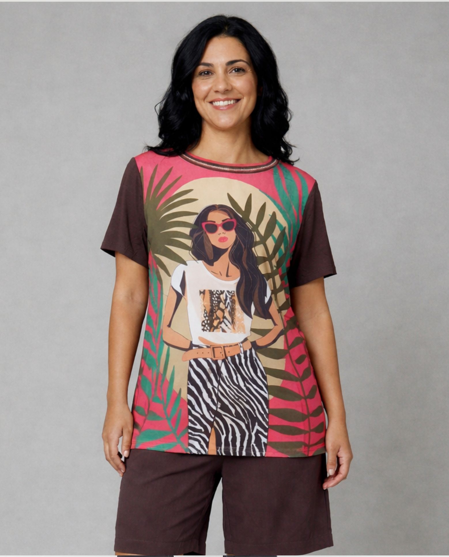Camiseta de mujer de mujer estampada cuello redondo. manga corta. detalle en cuello y mangas. - October - Multicolor Multicolor-1