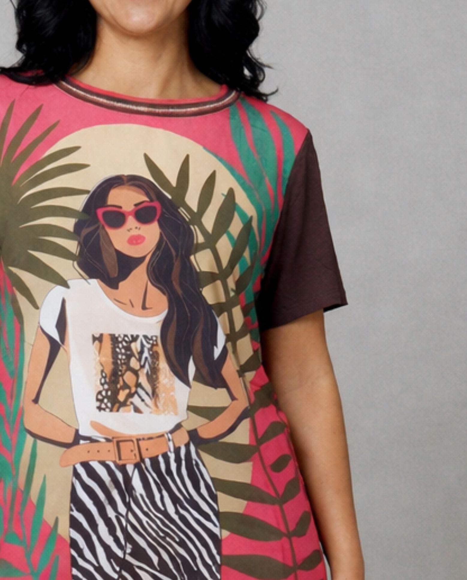 Camiseta de mujer de mujer estampada cuello redondo. manga corta. detalle en cuello y mangas. - October - Multicolor Multicolor-3