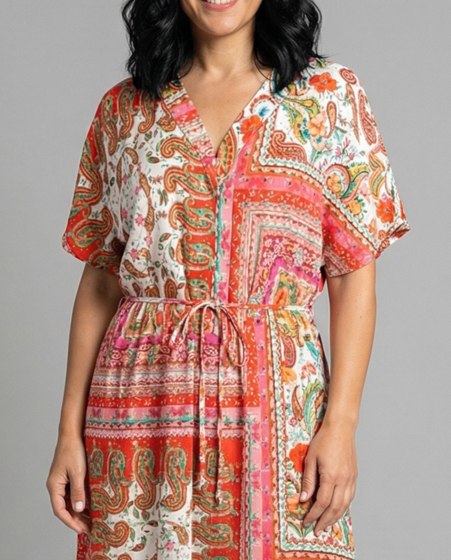 Imagen 3 de Vestido estampado largo midi con cuello de pico. manga corta con hombro caido y cintura elastca. - October - Multicolor Multicolor