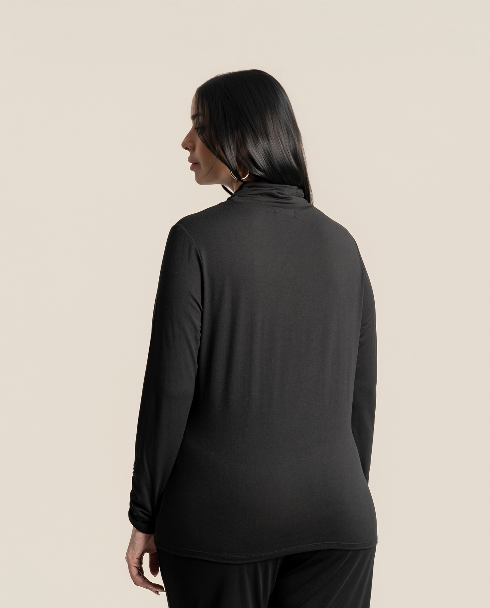 Camiseta cuello alto fruncido - October - Negro Negro-2