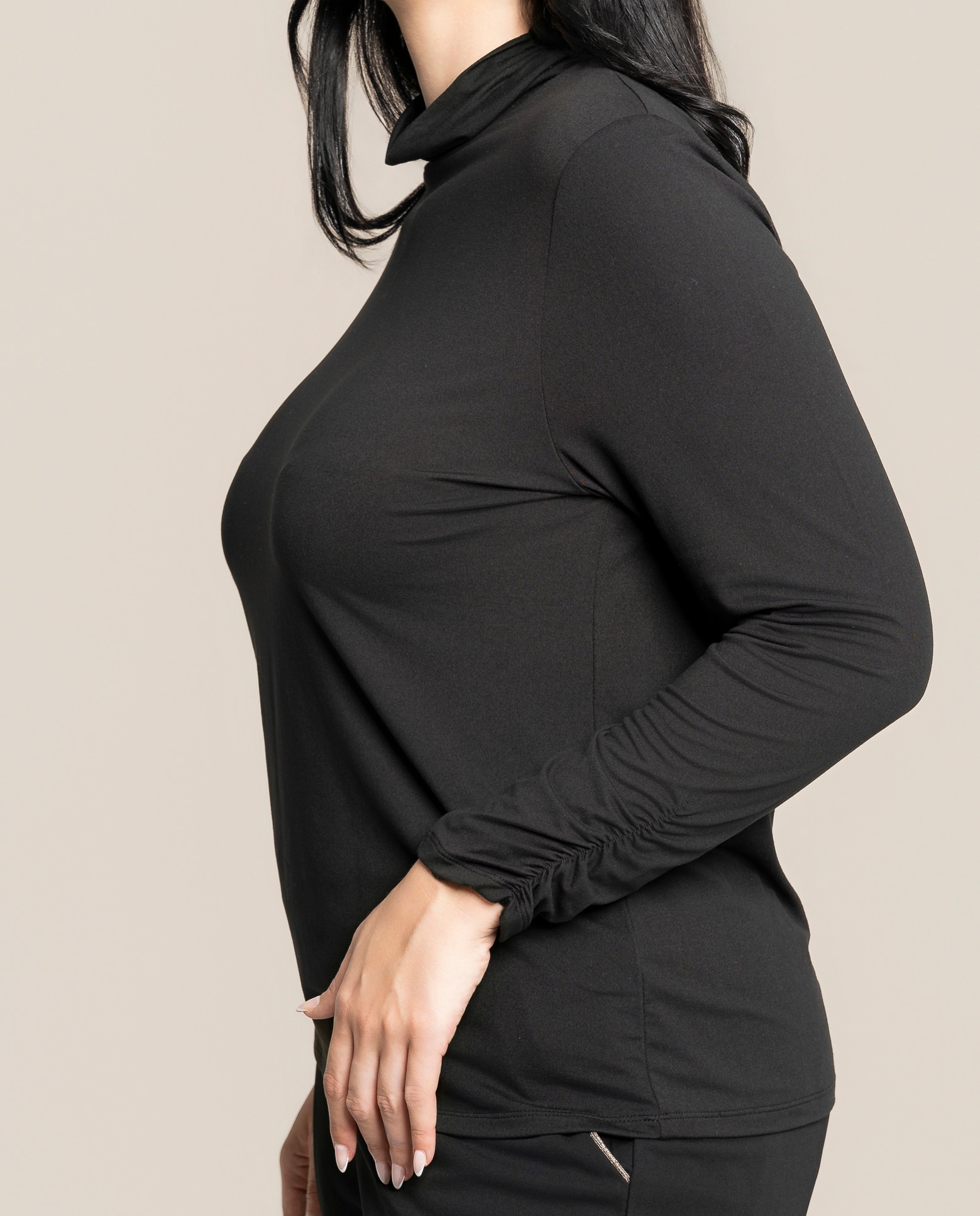 Camiseta cuello alto fruncido - October - Negro Negro-3