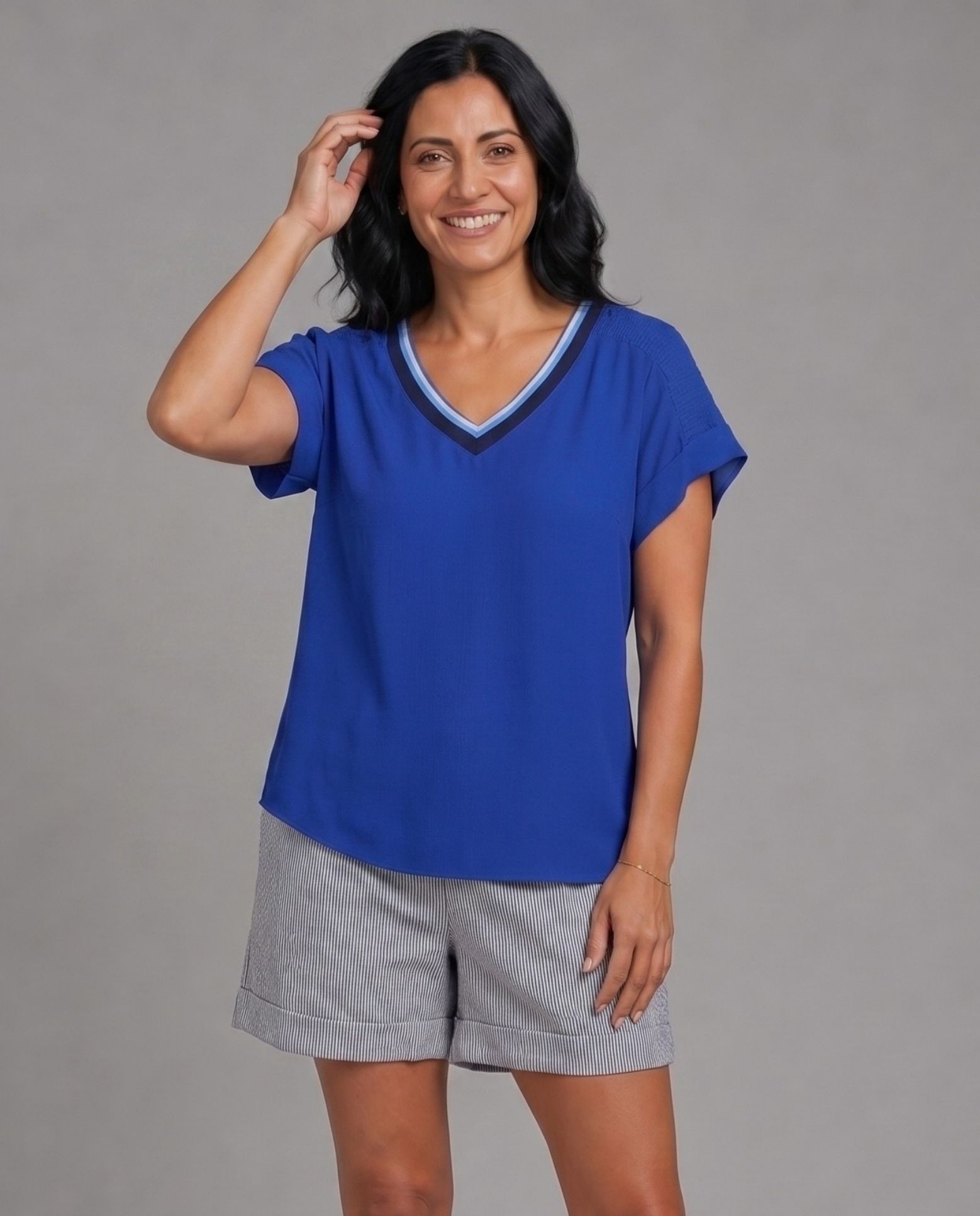 October - Camiseta con detalle en hombro.