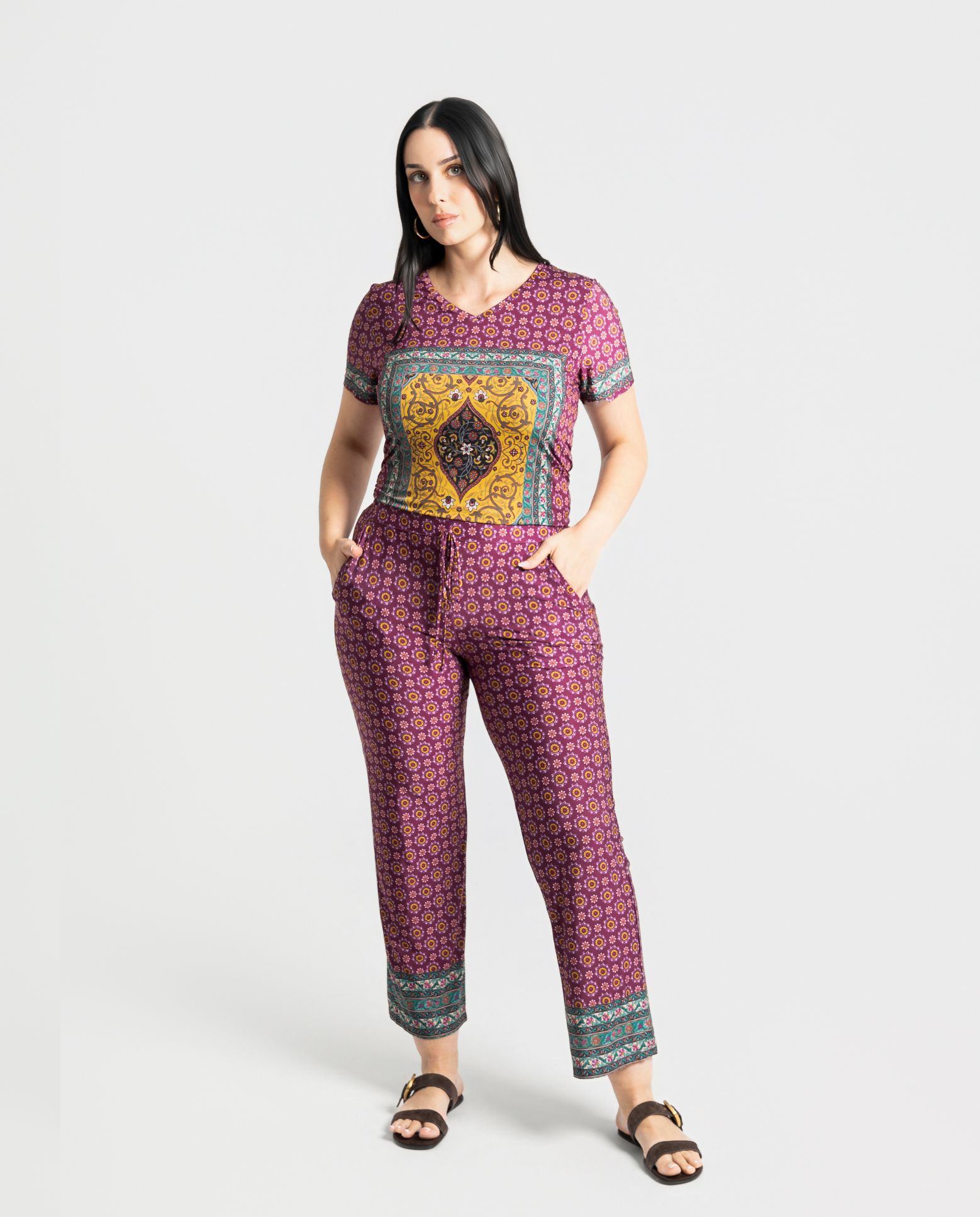 October - Pantalon largo estampado con cenefas.