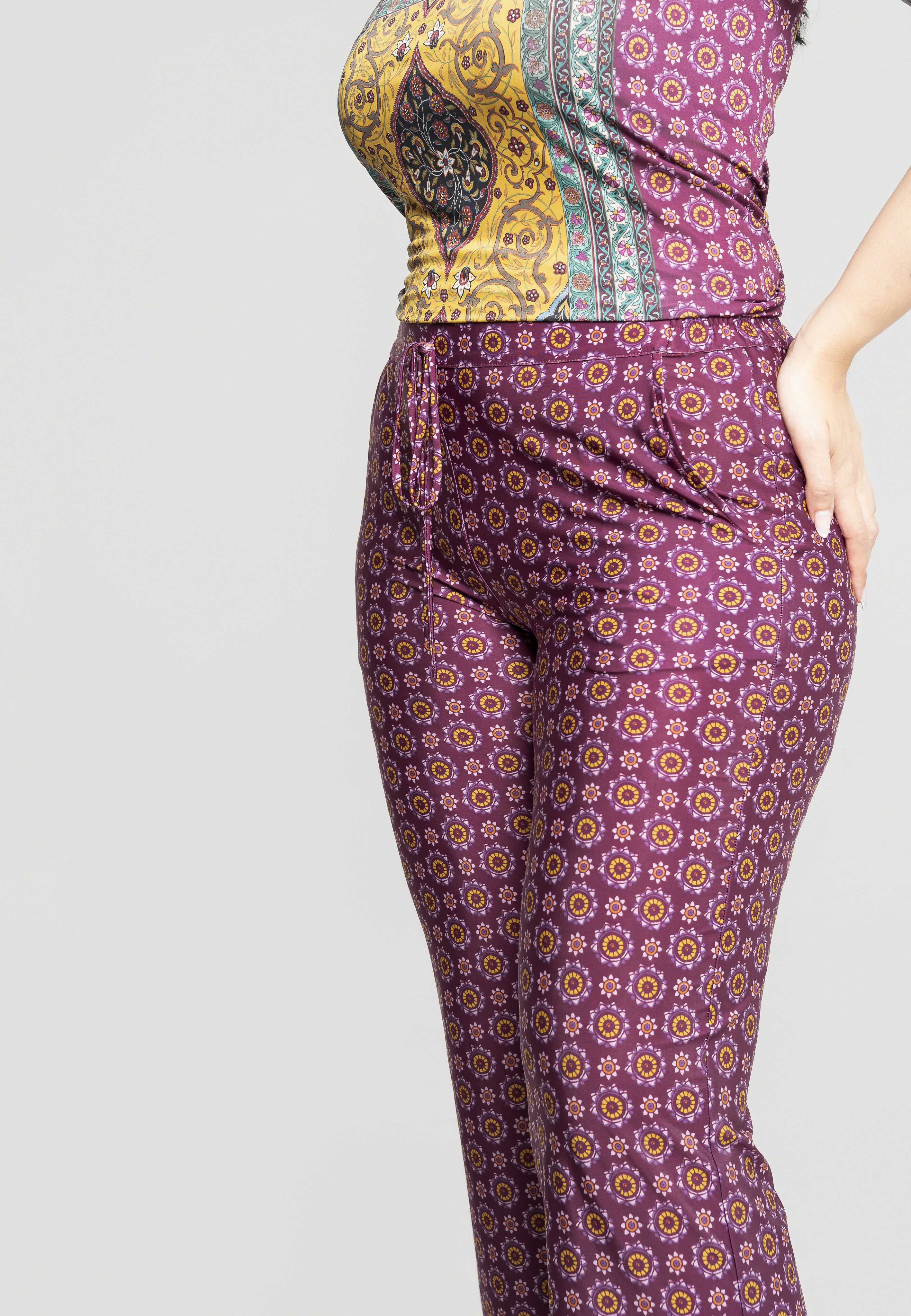 Pantalon largo estampado con cenefas - October - Morado Morado-3