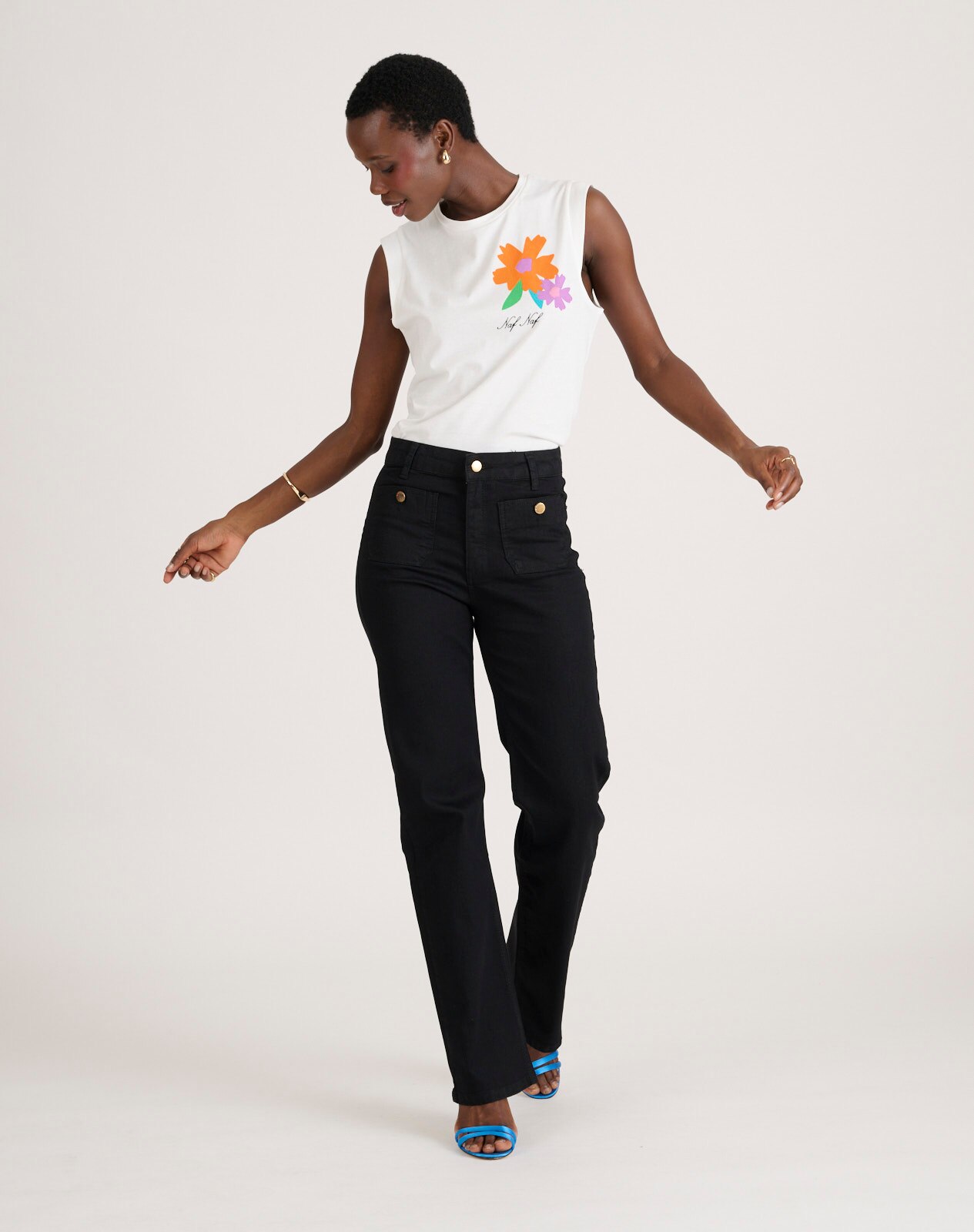 Pantalon recto de mujer con bolsillos parche