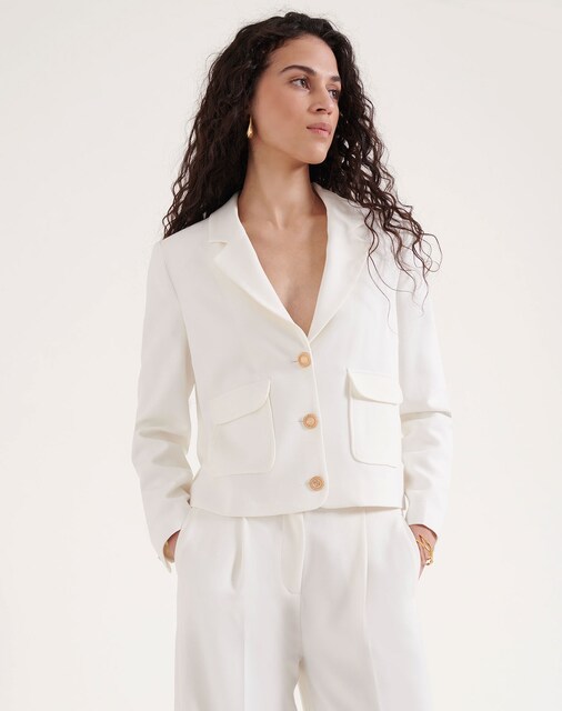 Imagen 0 de Chaqueta de mujer corta con cuello solapa
