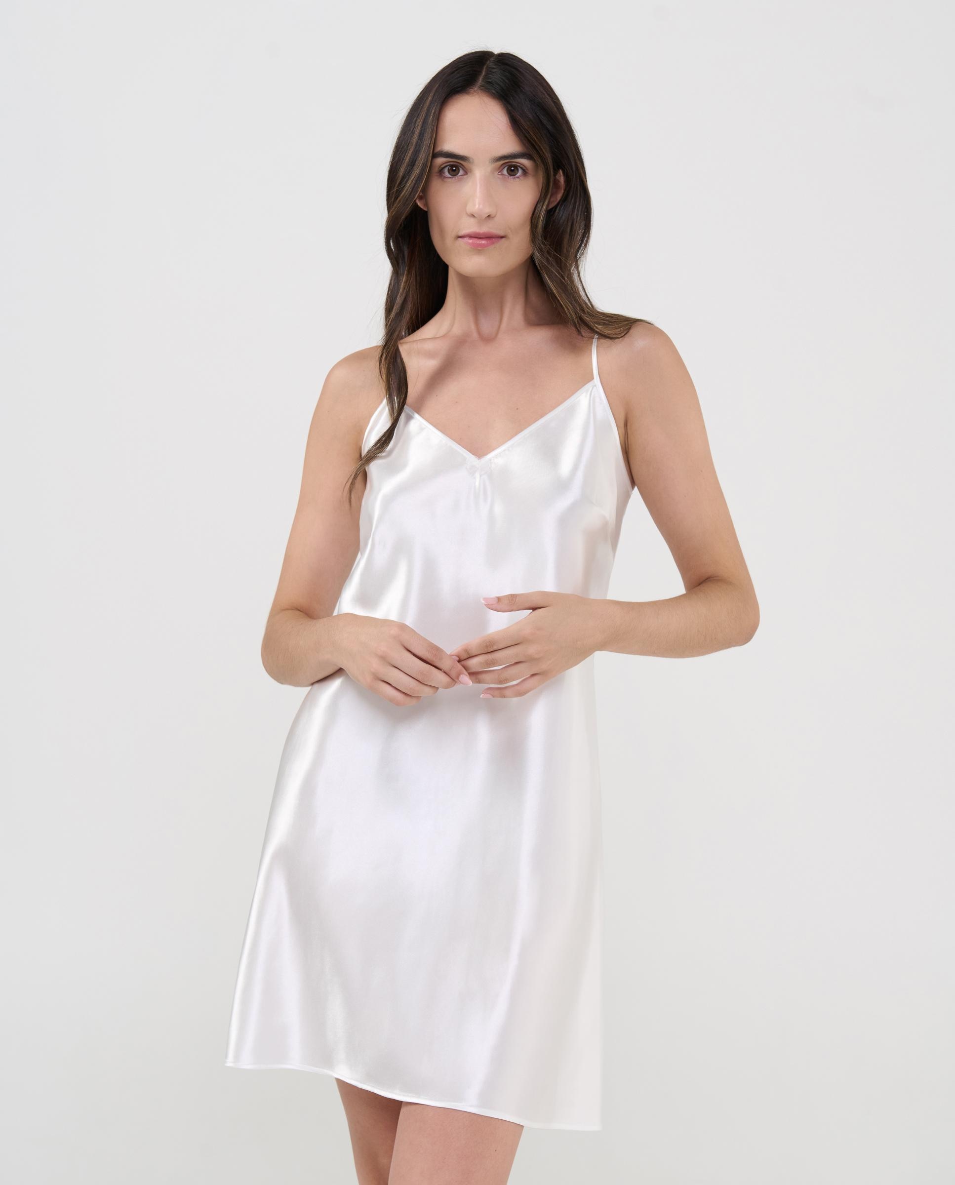 Imagen 0 de Camisón de mujer corto de raso liso cuello pico y tirantes Marfil