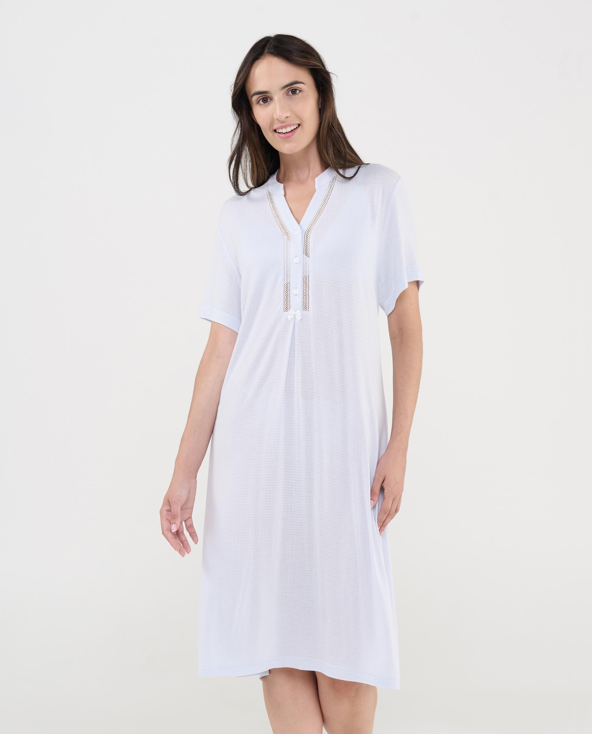 Imagen 0 de Camisón de mujer lencero de manga corta cuello botones entredós Azul celeste