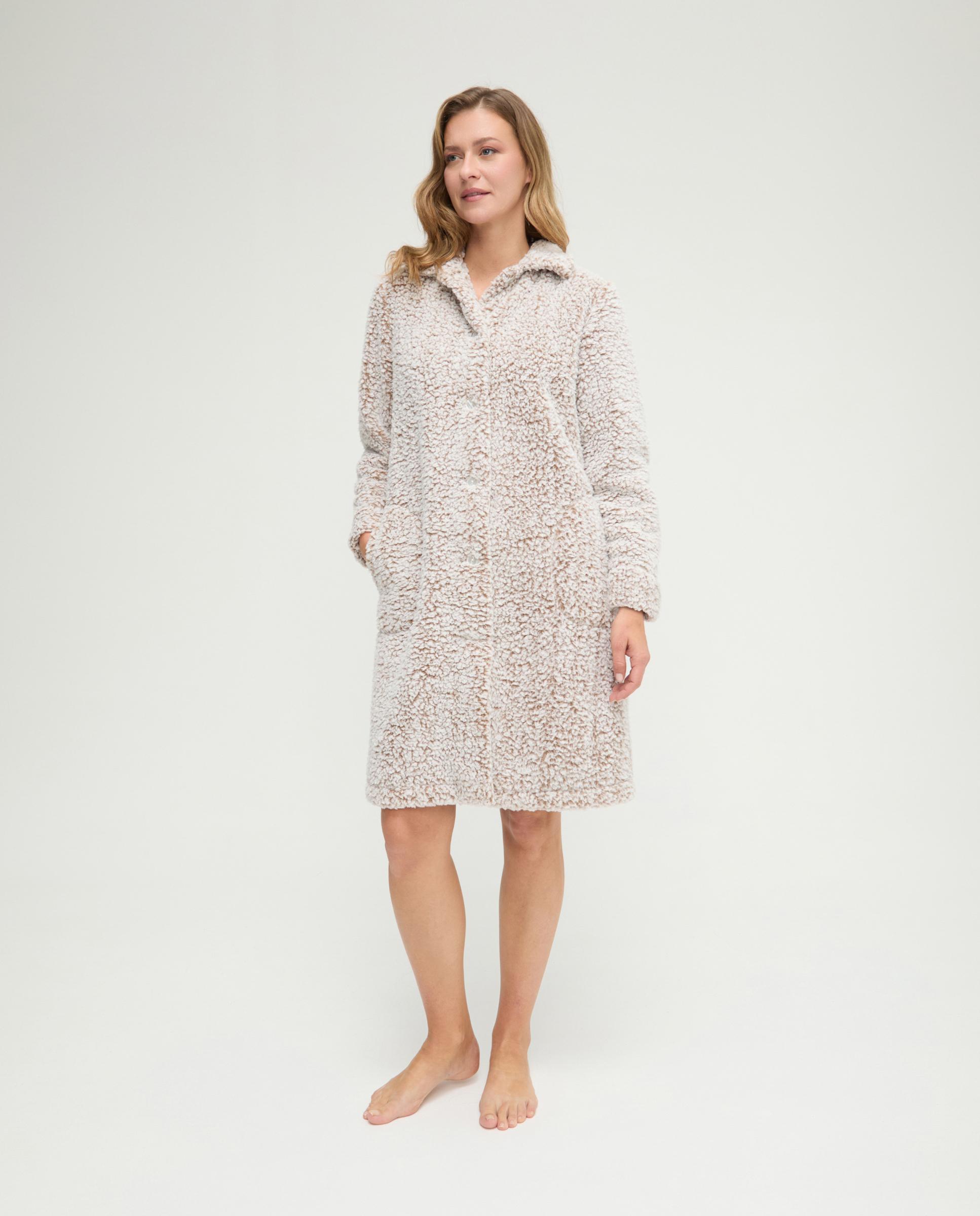 Imagen 1 de Bata de mujer borreguillo con botones Camel