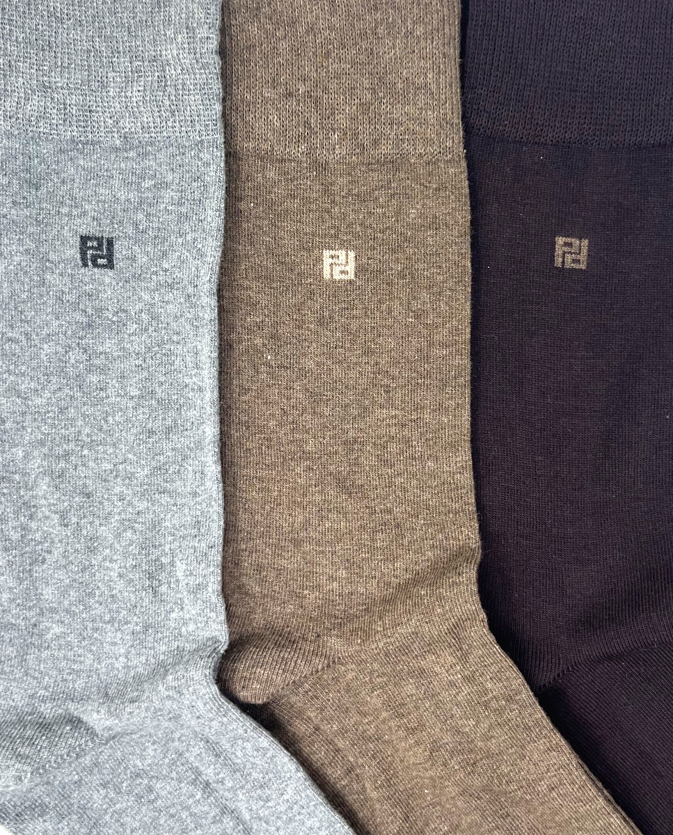 Imagen 2 de Pack de tres pares de calcetines de hombre altos en color marrón - Pertegaz - Marrón oscuro Marrón oscuro
