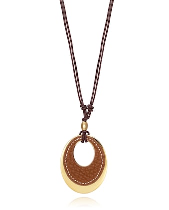 Un Fondo Transparente Resalta Un Collar Dorado Con Un Colgante De