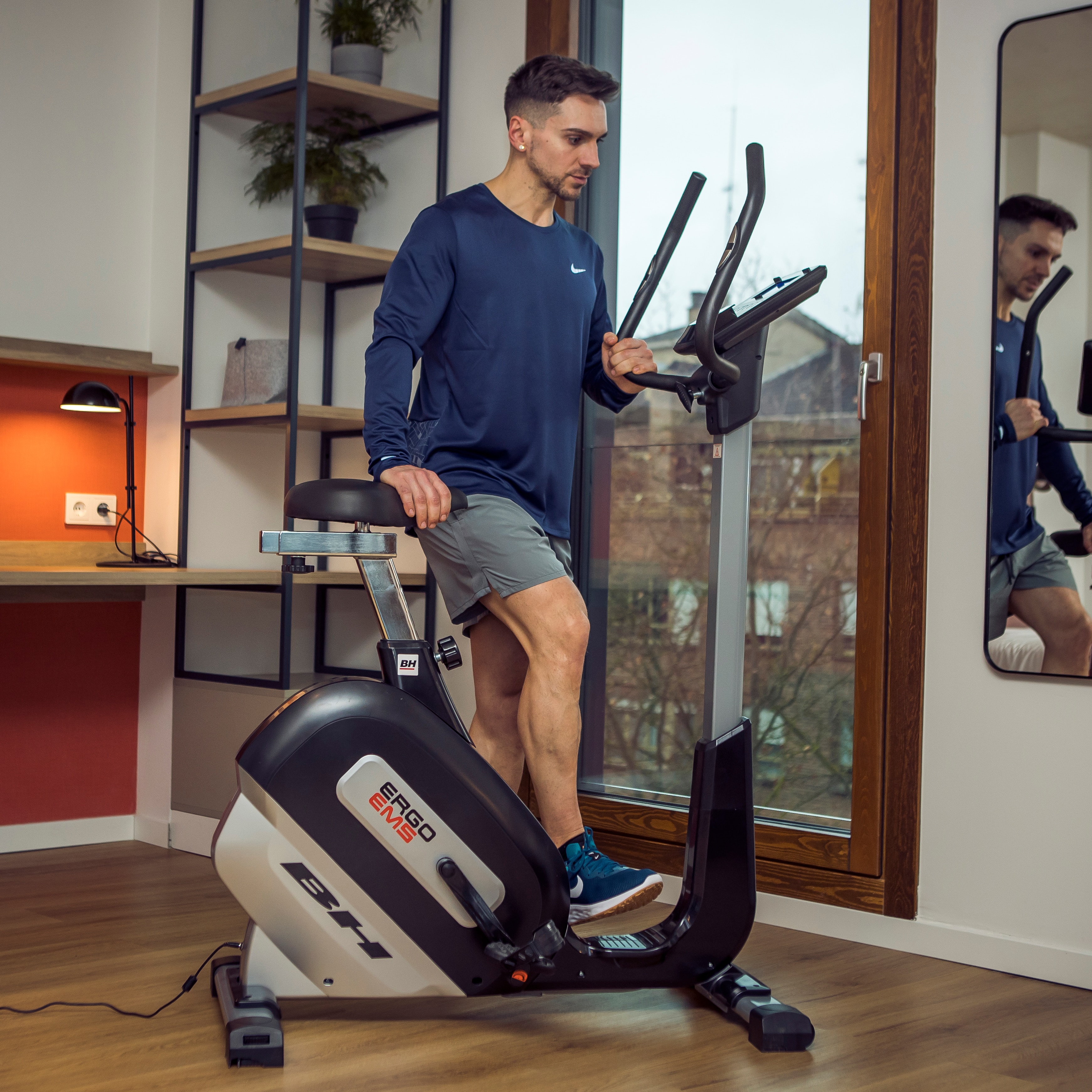 Bicicleta estática Ergo EM H678 BH Fitness con envío gratis, montaje profesional opcional con cargo 3
