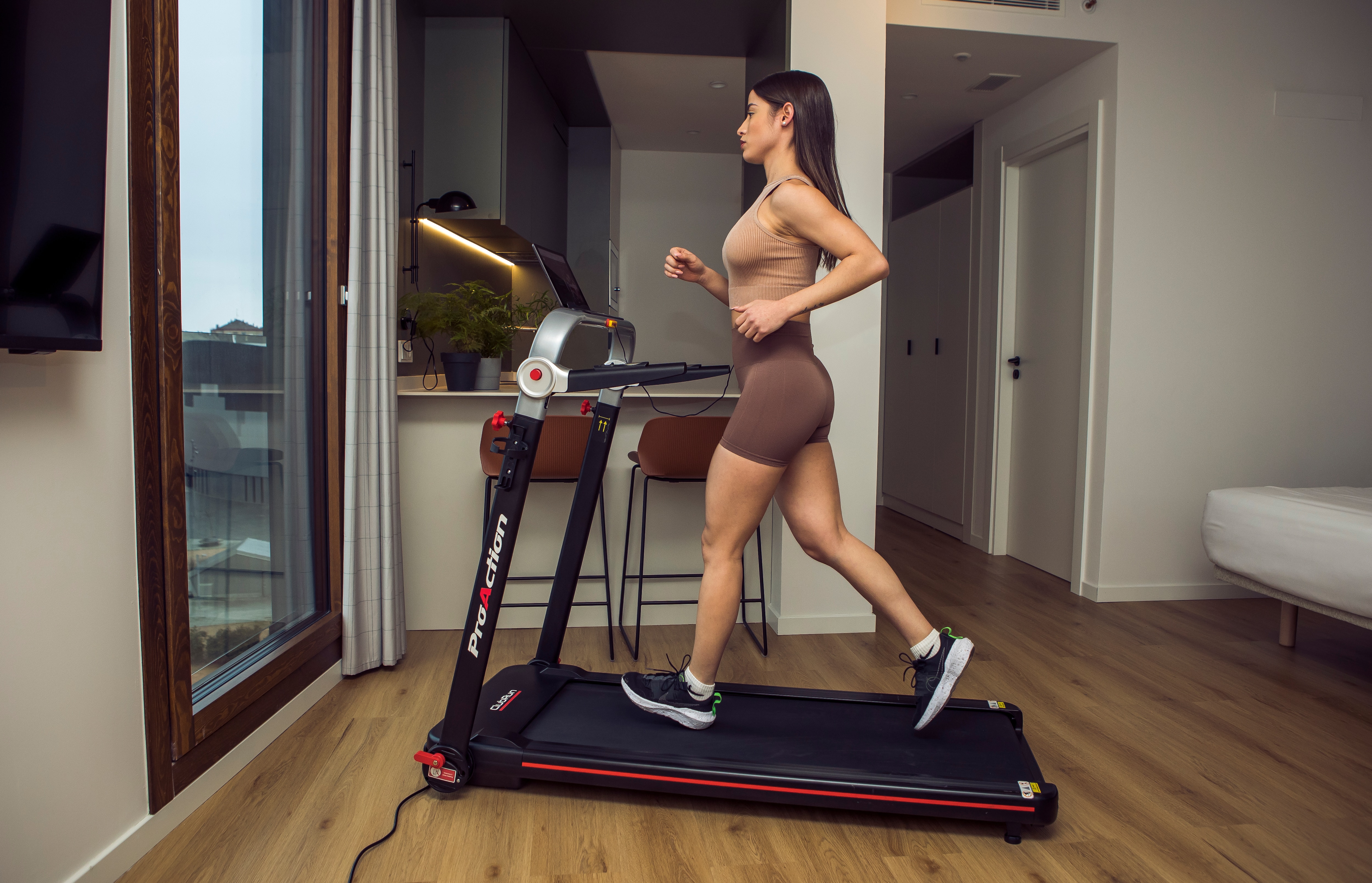 Cinta de correr Clubrun BH Fitness con envío gratis, montaje profesional opcional con cargo 6