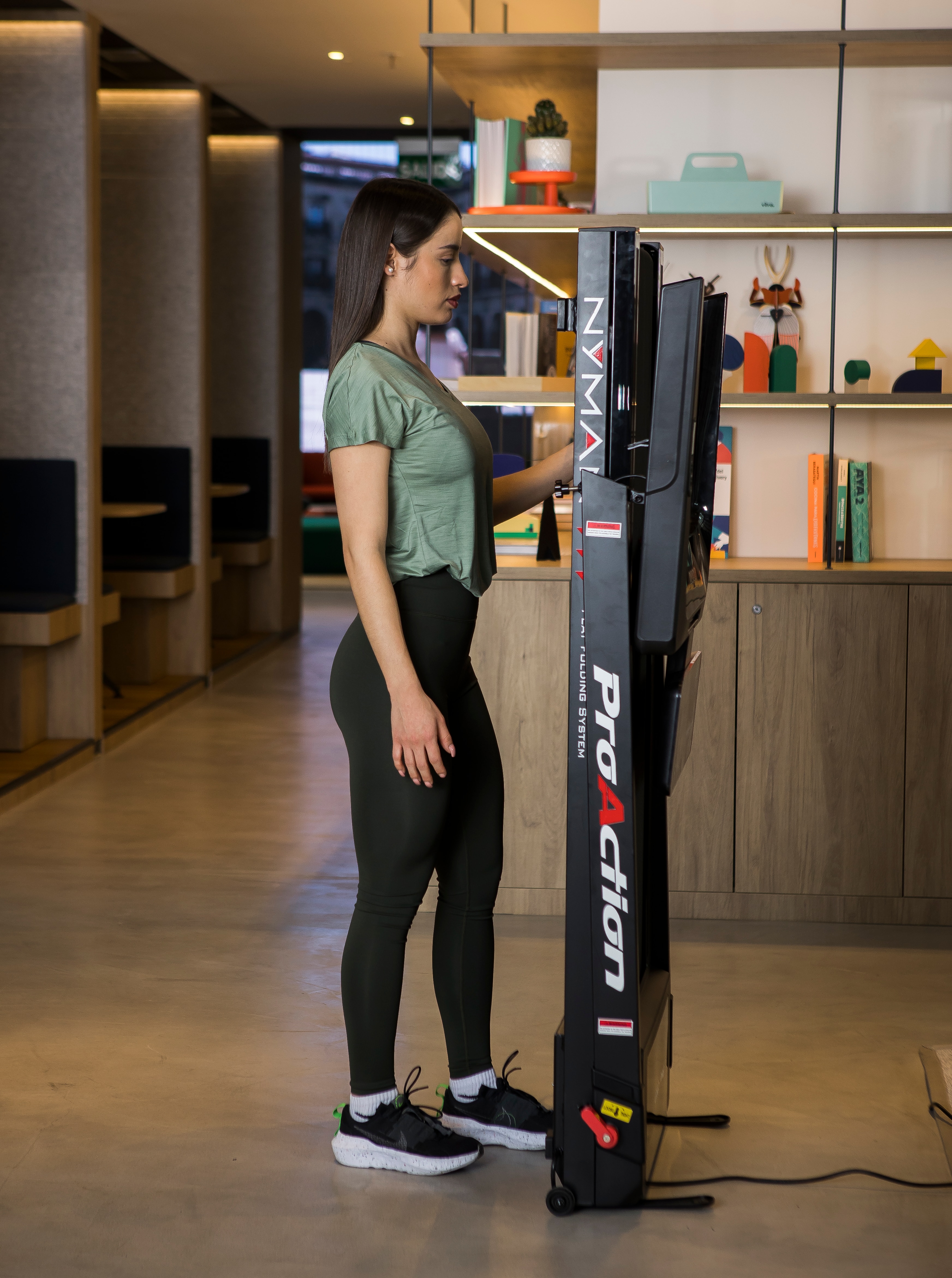 Imagen 5 de Cinta de correr Nyman BH Fitness con envío gratis, montaje profesional opcional con cargo - Negro Negro