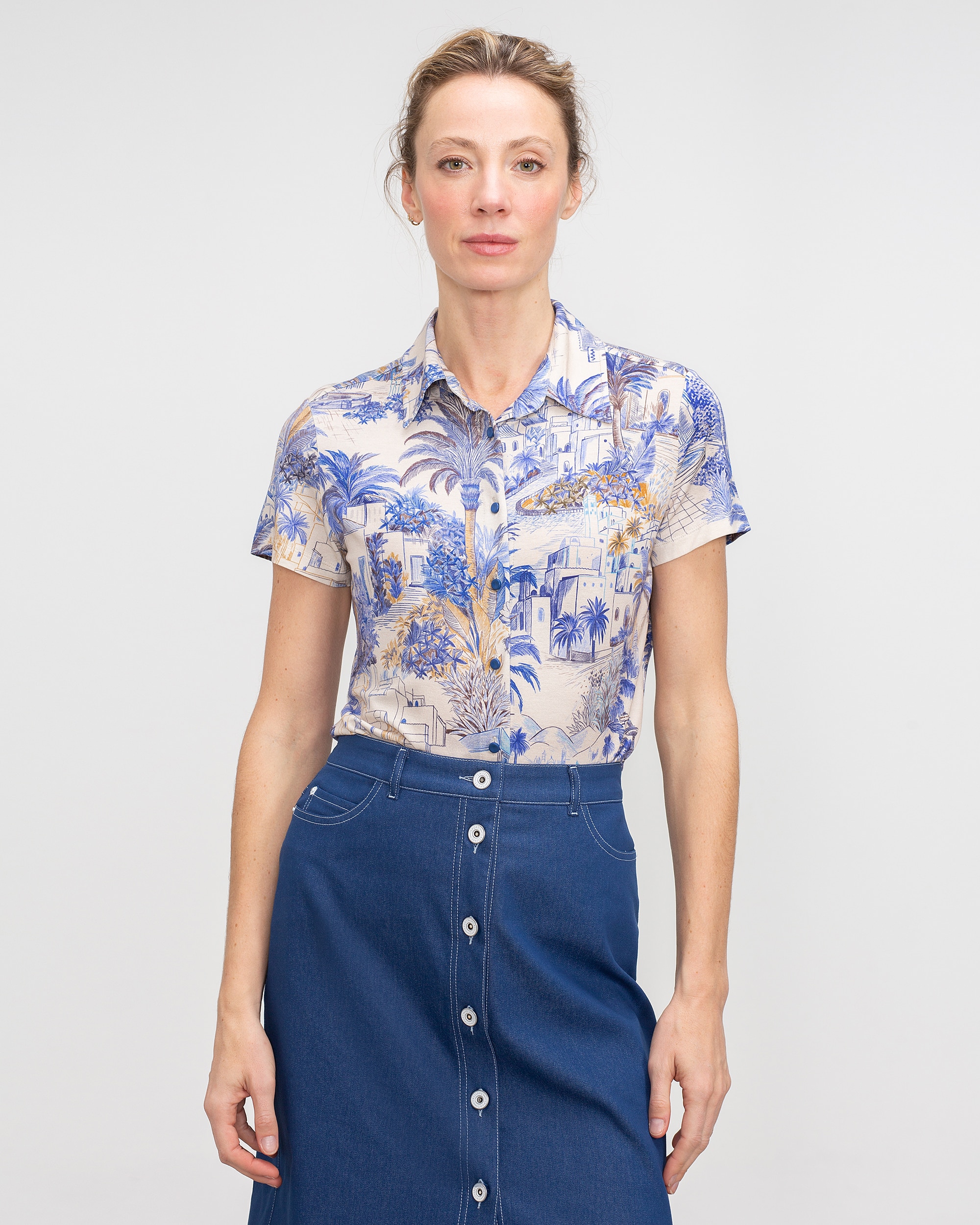 Lasserre - Camisa de mujer con cuello camisero y abertura en los laterales.