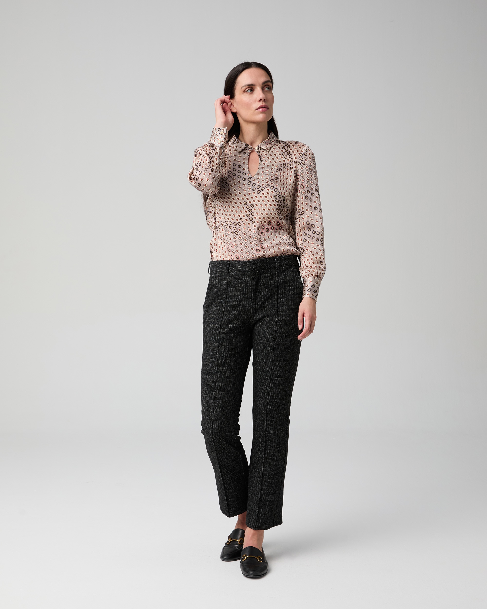 Imagen 1 de Pantalón de mujer de tiro alto con bolsillo francés Negro