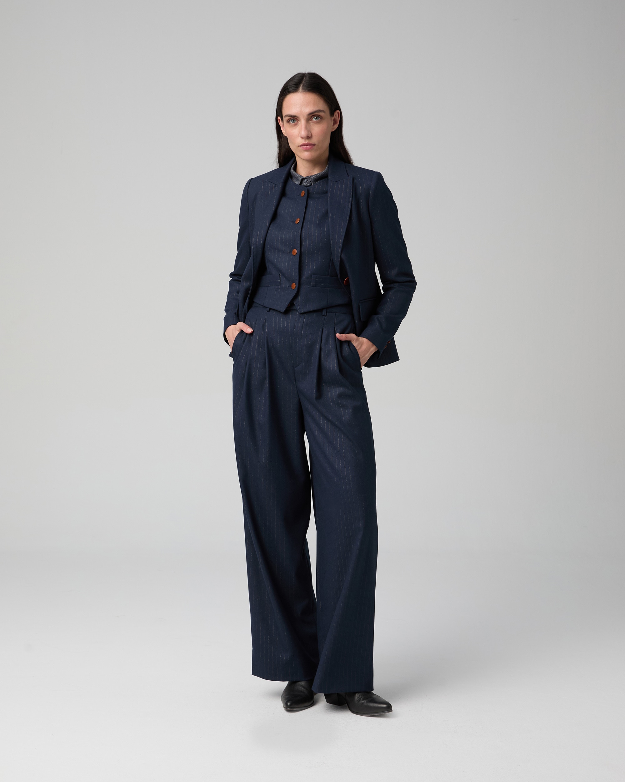Blazer de mujer detalle botones en los puños y bolsillos - Lasserre - Azul Azul-3