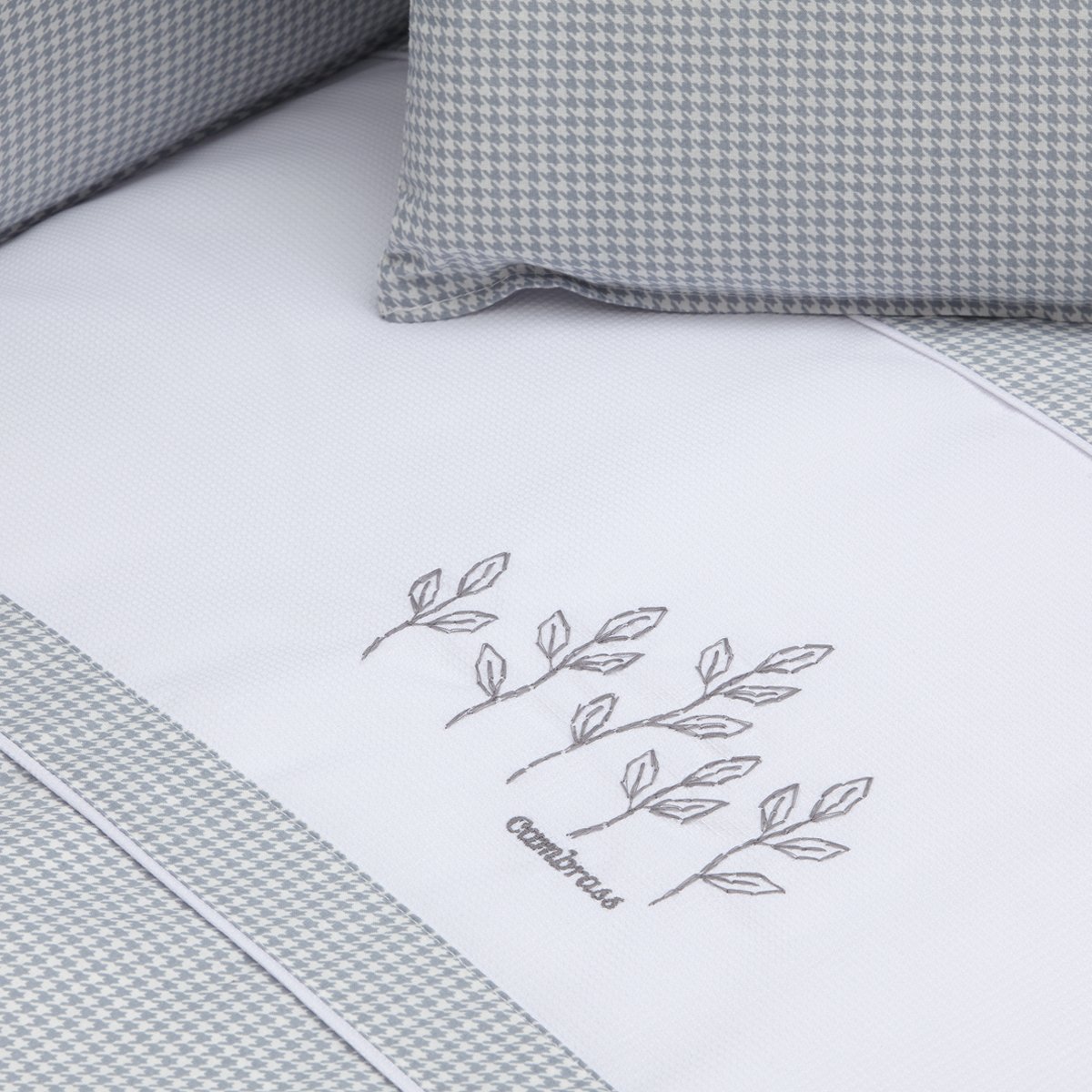 Juego de 2 piezas para cuna (60x120 cm): colcha + protector Cambrass Mini Windsord Gris perla-3