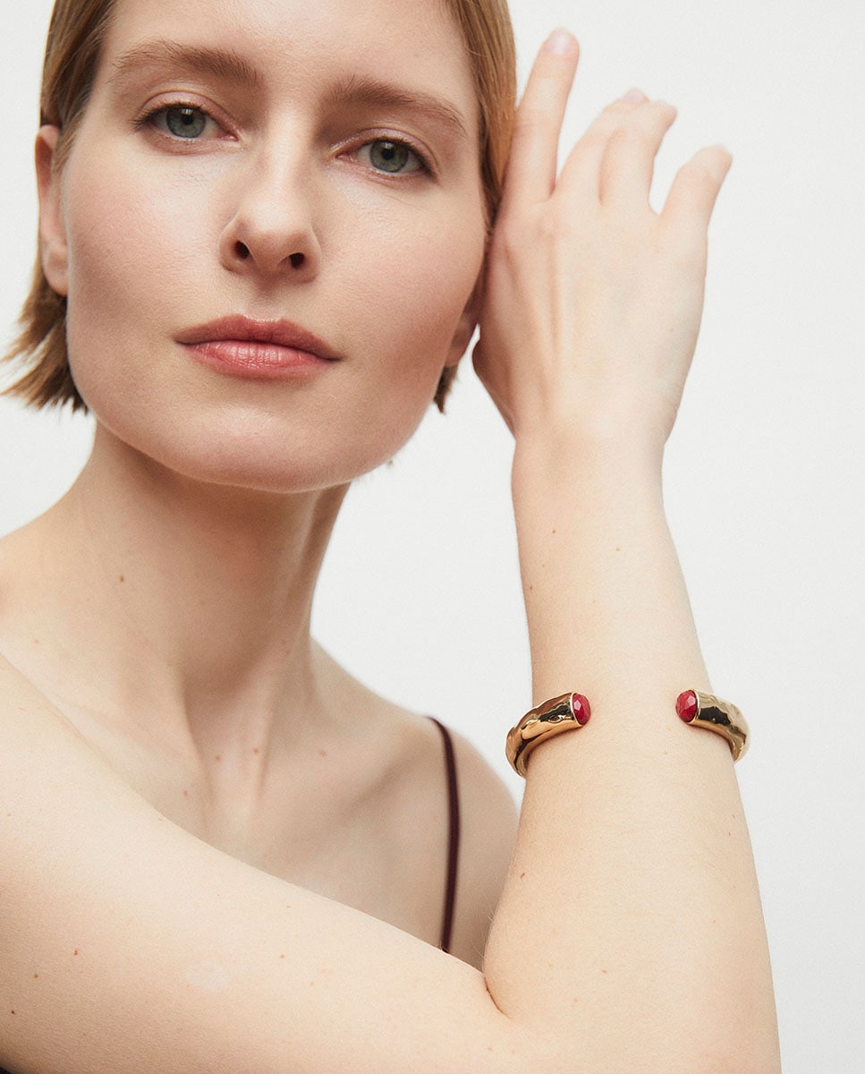 Pulsera Salada de María G. de Jaime bañada en oro de 18 kt con ágata roja Rojo-2