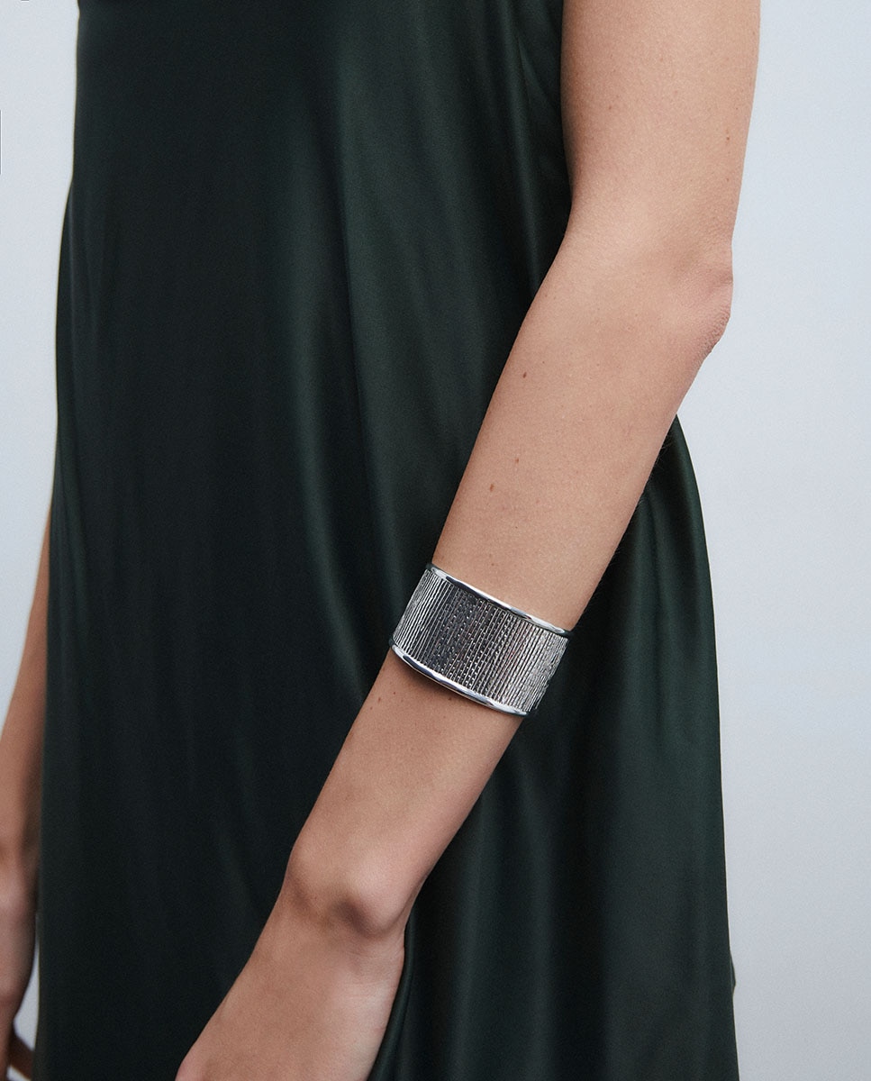 Imagen 0 de Brazalete volumen horizonte bañado en plata de ley 925 Plata