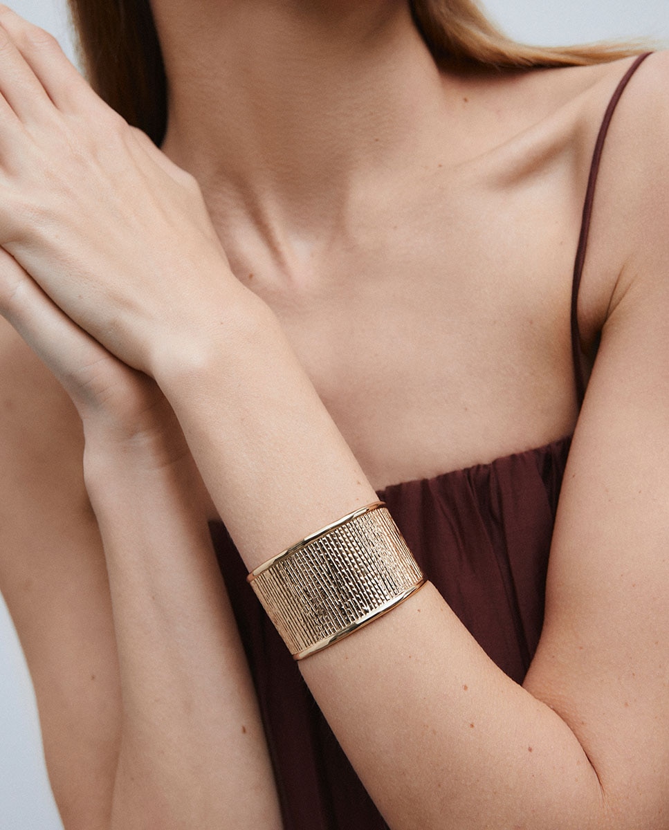 Imagen 0 de Brazalete volumen horizonte bañado en oro de 18 kt Oro