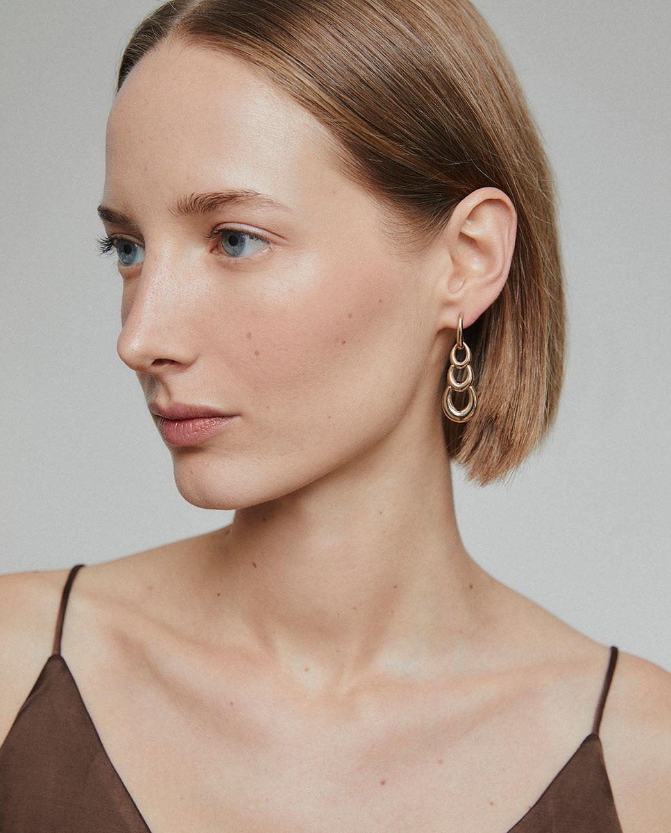 Pendientes suave largos bañados en oro de 18 kt Oro Vidal & Vidal Oro-3