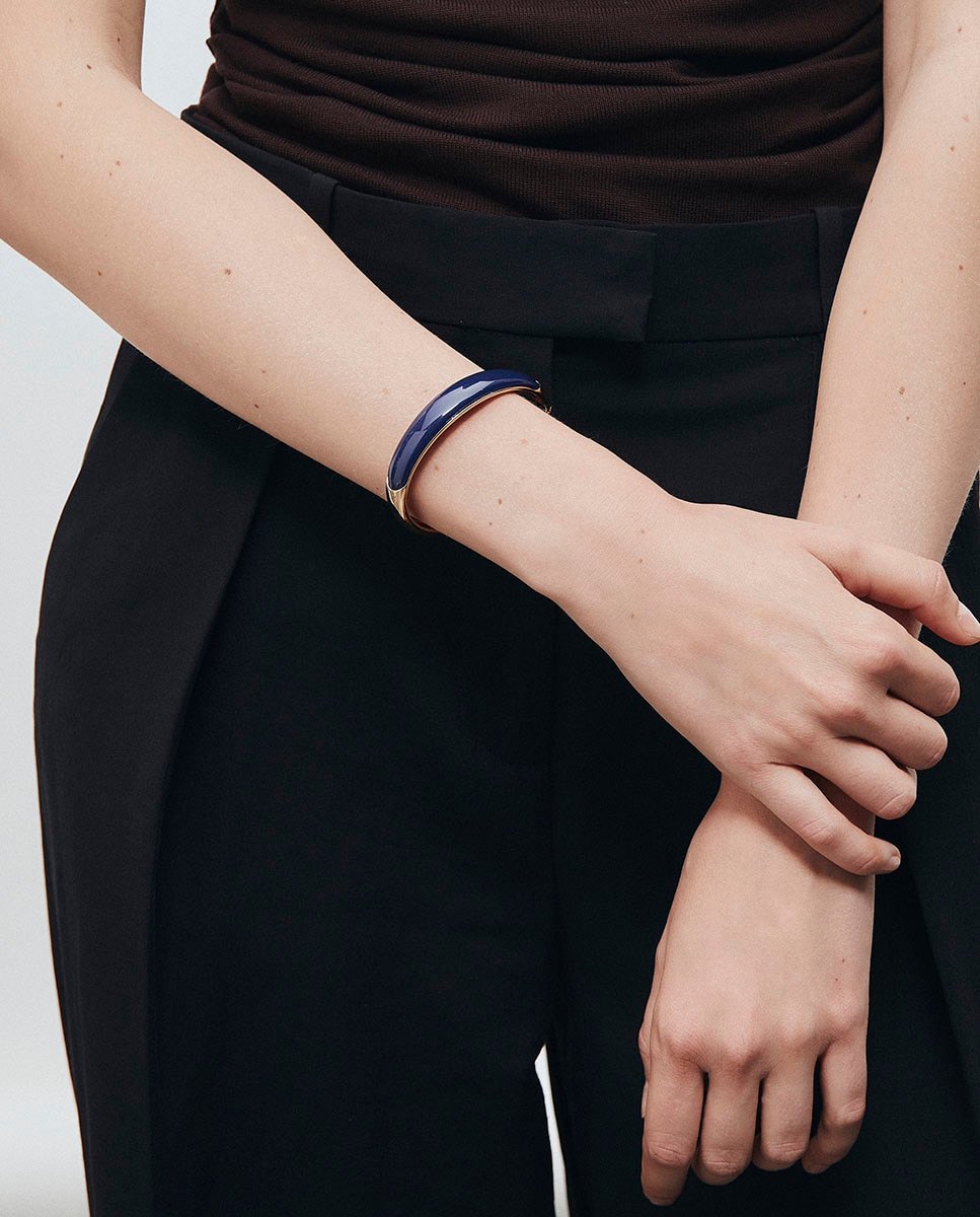 Imagen 2 de Brazalete navy bañado en oro de 18 kt con acetato y resina marrón - Vidal & Vidal - Azul Azul