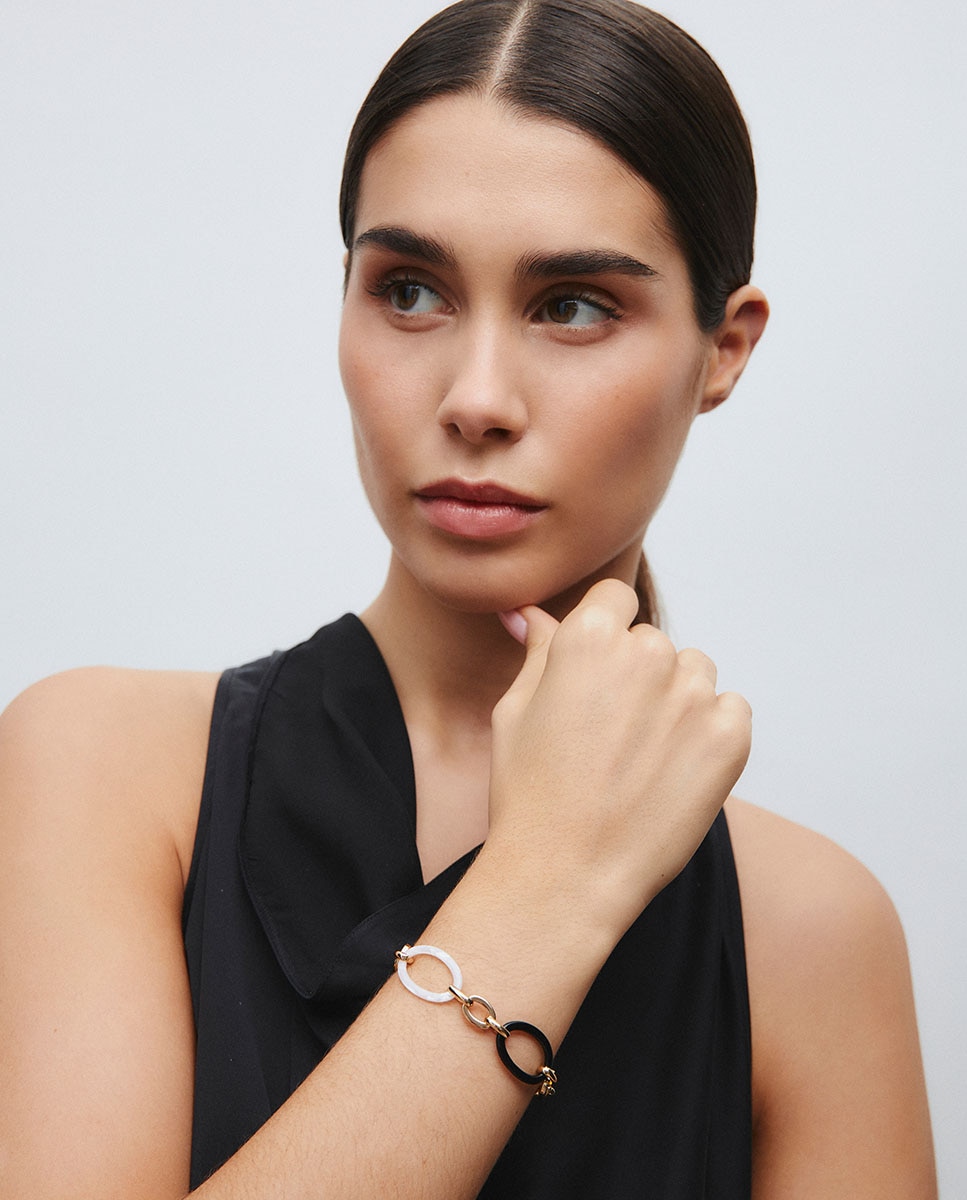Imagen 3 de Pulsera eslabones foclar bicolor bañada en oro de 18 kt - Vidal & Vidal - Blanco / Negro Blanco / Negro