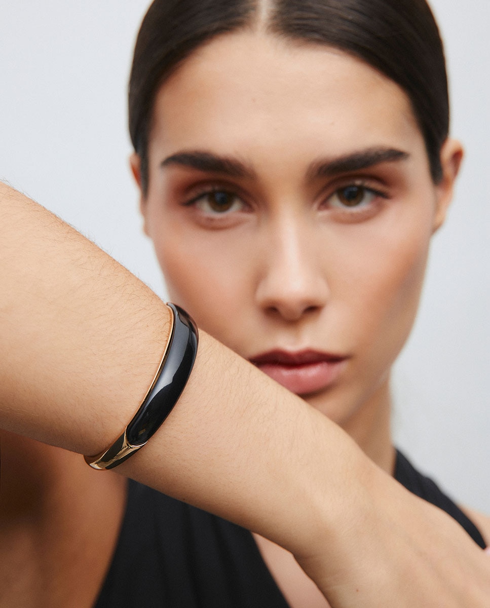 Imagen 2 de Brazalete rígido fosc negro bañado en oro de 18 kt - Vidal & Vidal - Negro Negro