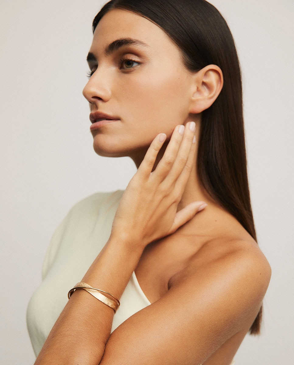 Imagen 0 de Brazalete textures bañada en oro 18kt rígida ajustable Oro
