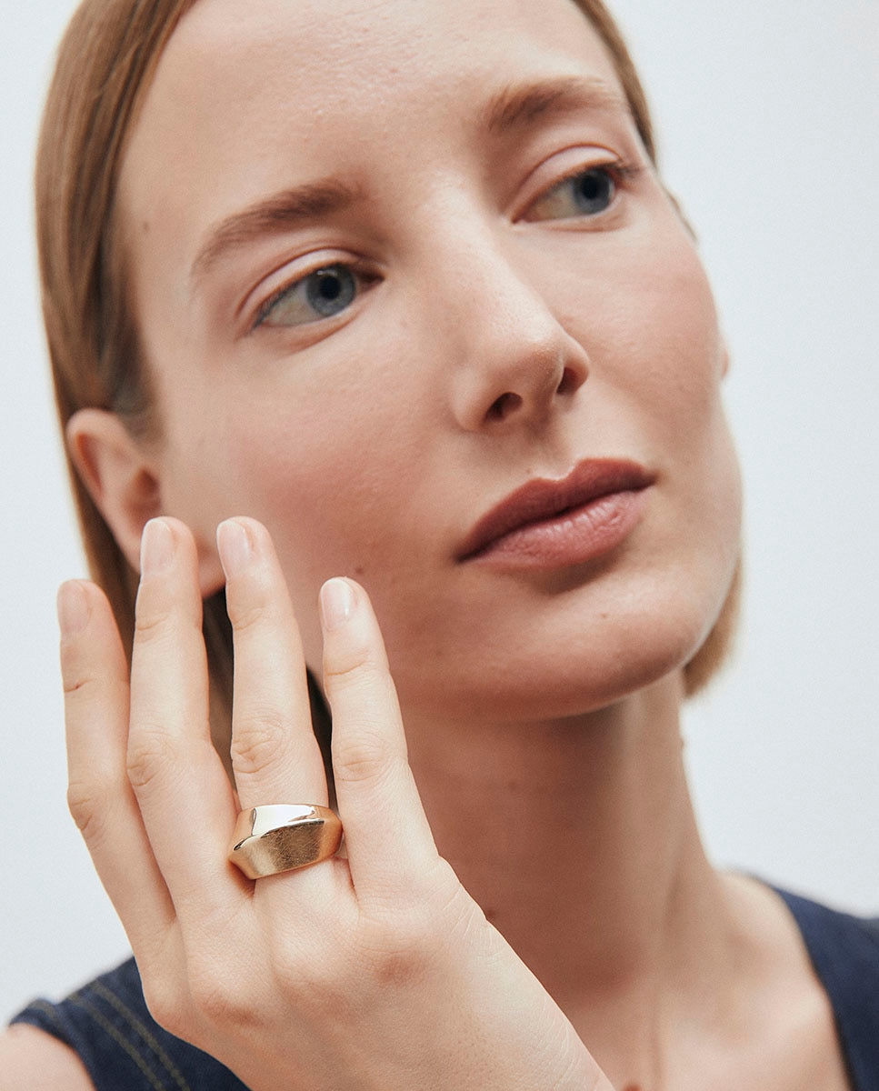 Imagen 3 de Anillo volumen dual bañado en oro de 18 kt - Vidal & Vidal - Dorado Dorado