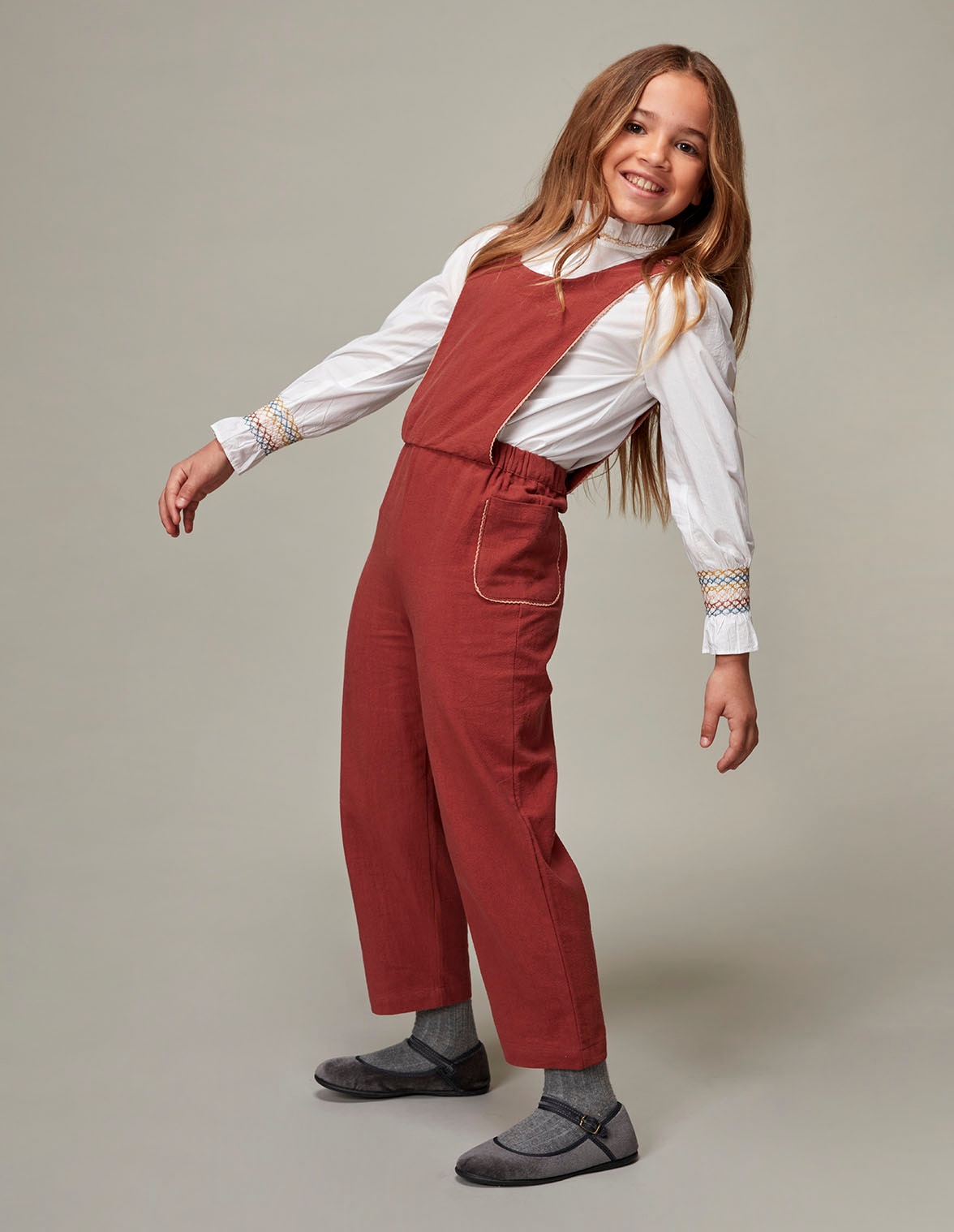 Peto de niña largo con bolsillos