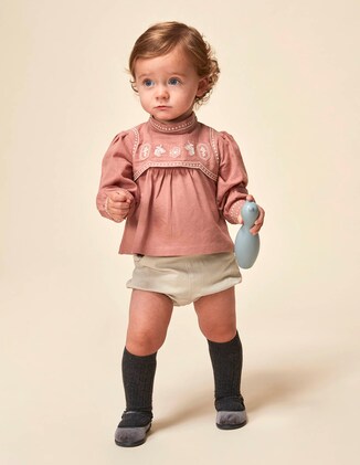 Camiseta de bebé niña bordada con cuello cisne · Gocco · El Corte Inglés