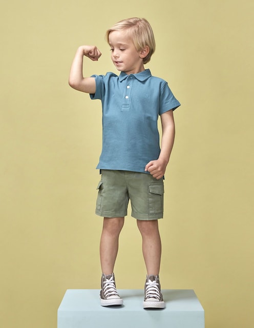 Imagen 0 de Pantalón corto de niño liso con bolsillos cargo