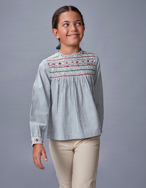 Imagen 0 de Blusa de niña de rayas con nido de abeja a mano