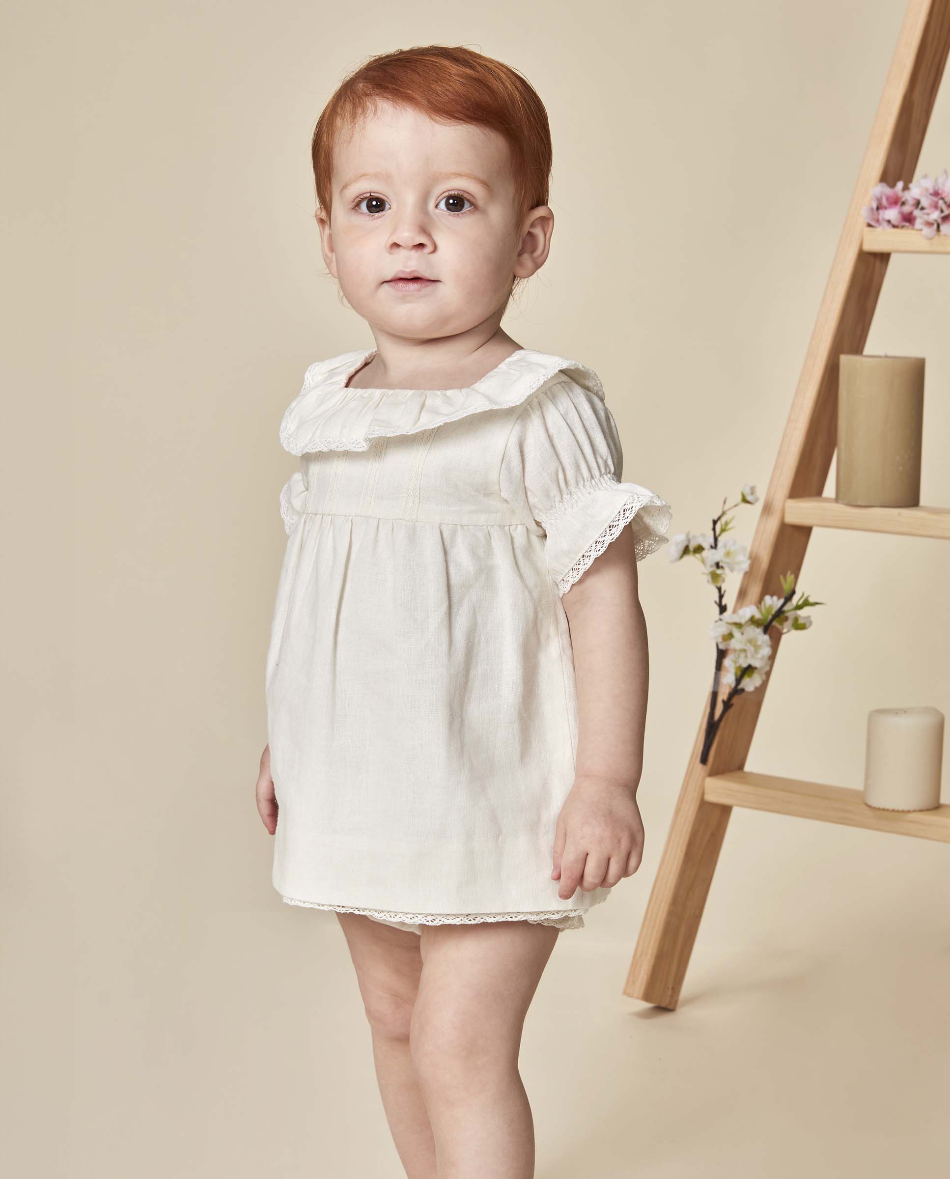 Imagen 0 de Vestido de bebé de lino en crudo con delantal cuadros Blanco roto