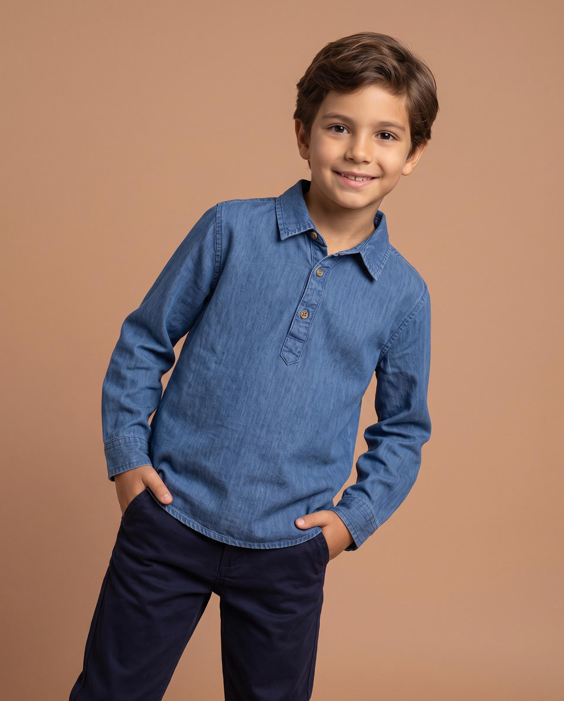 Imagen 2 de Camisa vaquera de niño con tapeta corta y canesú - Gocco - Azul índigo Azul índigo