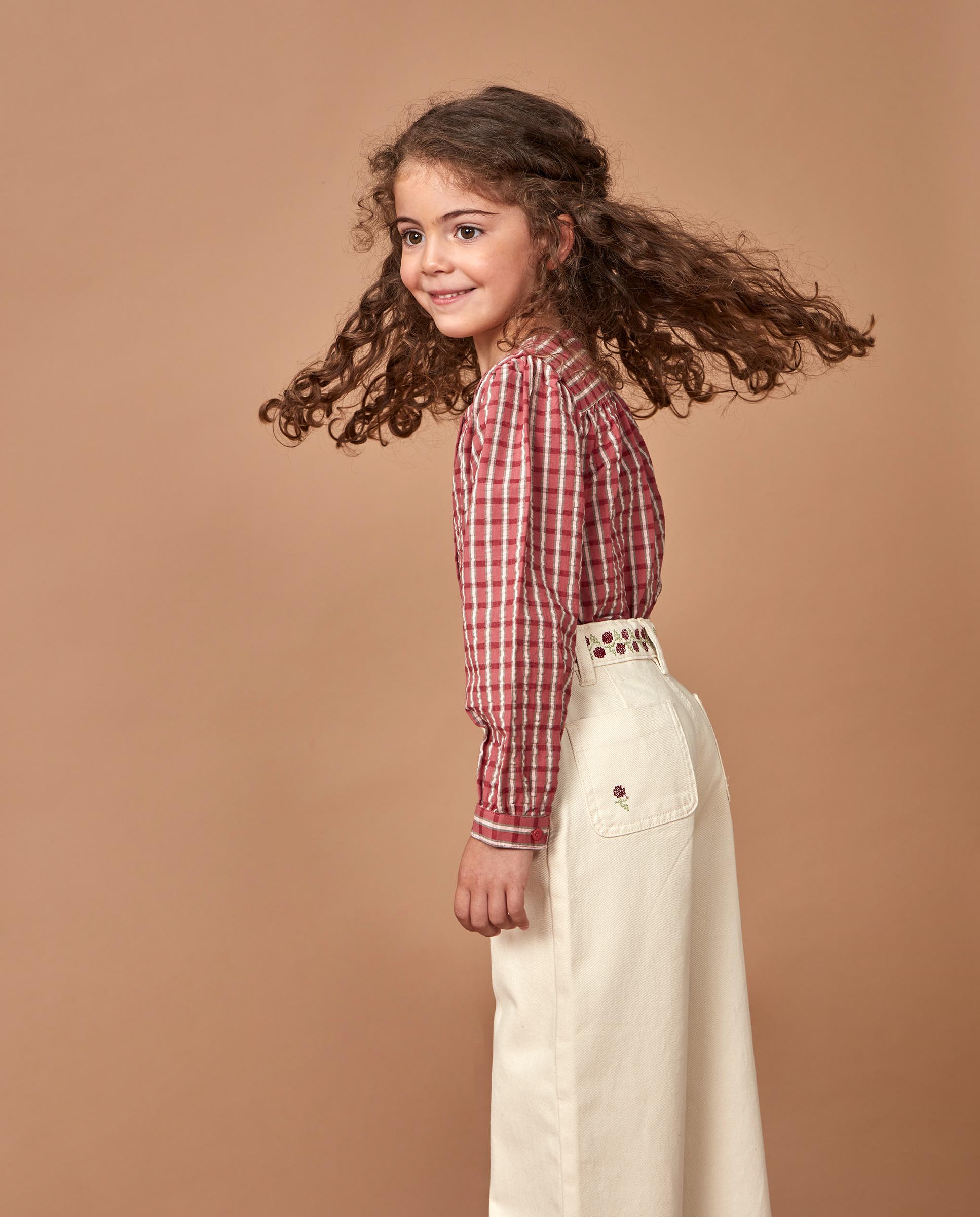 Imagen 2 de Pantalón de niña bordado con bolsillos - Gocco - Piedra Piedra