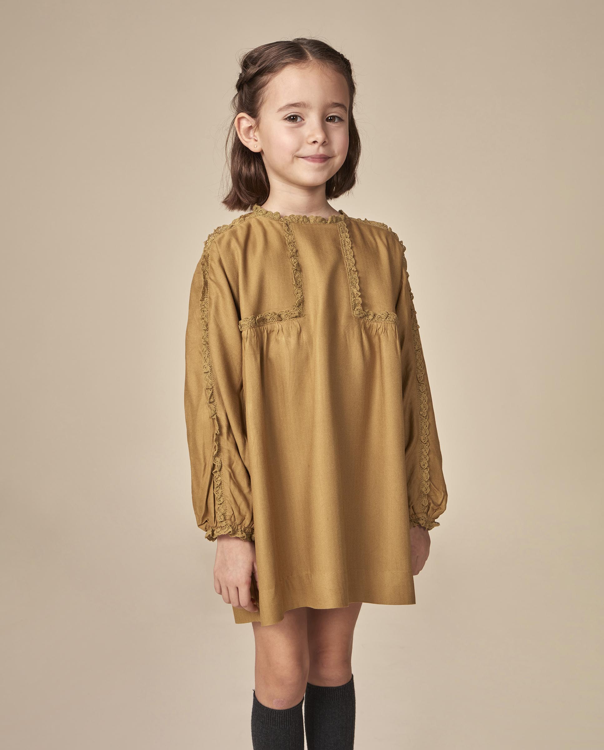 Imagen 2 de Vestido de niña con tiras bordadas - Gocco - Amarillo Amarillo
