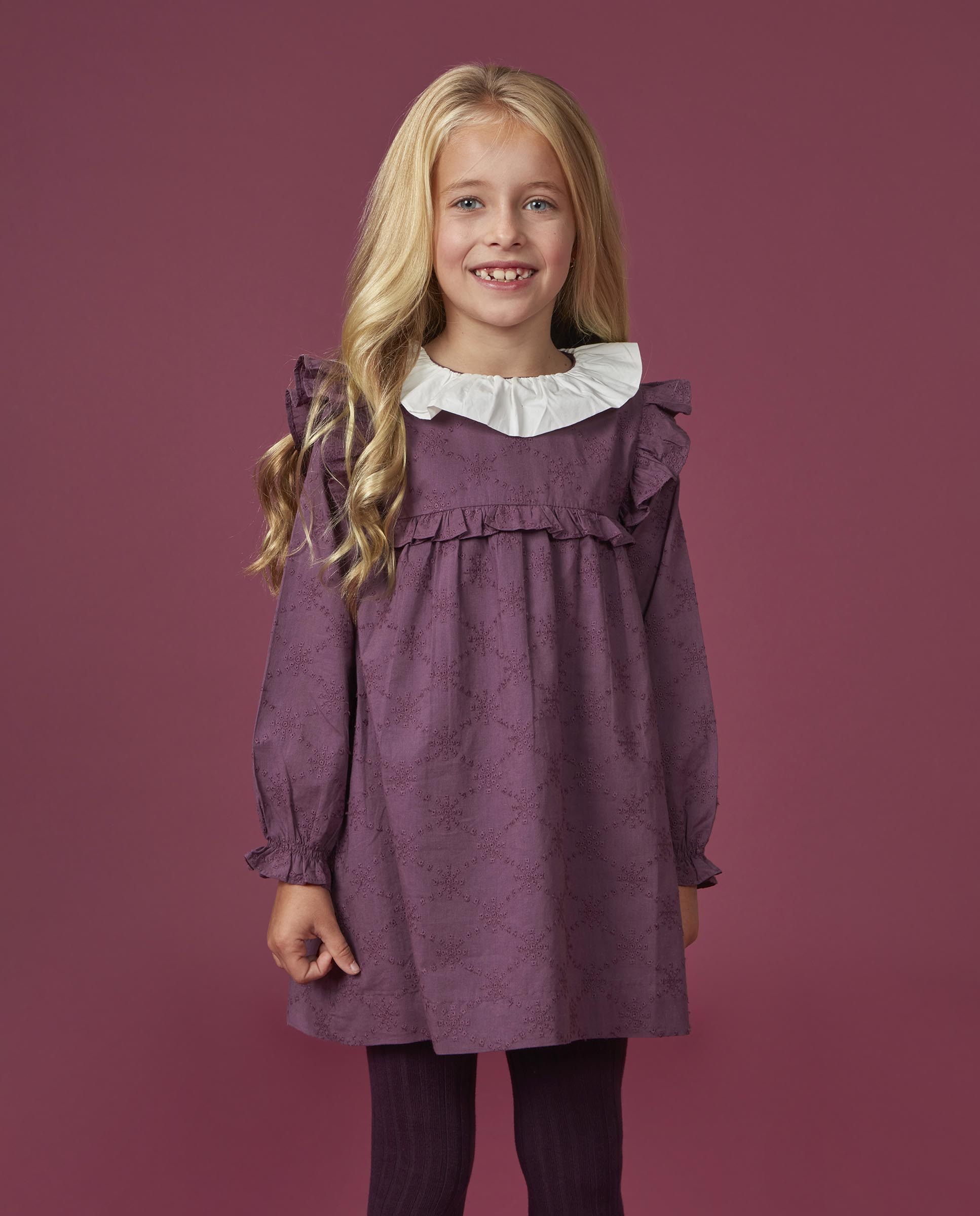 Imagen 2 de Vestido de niña calado con cuello de volante - Gocco - Morado Morado