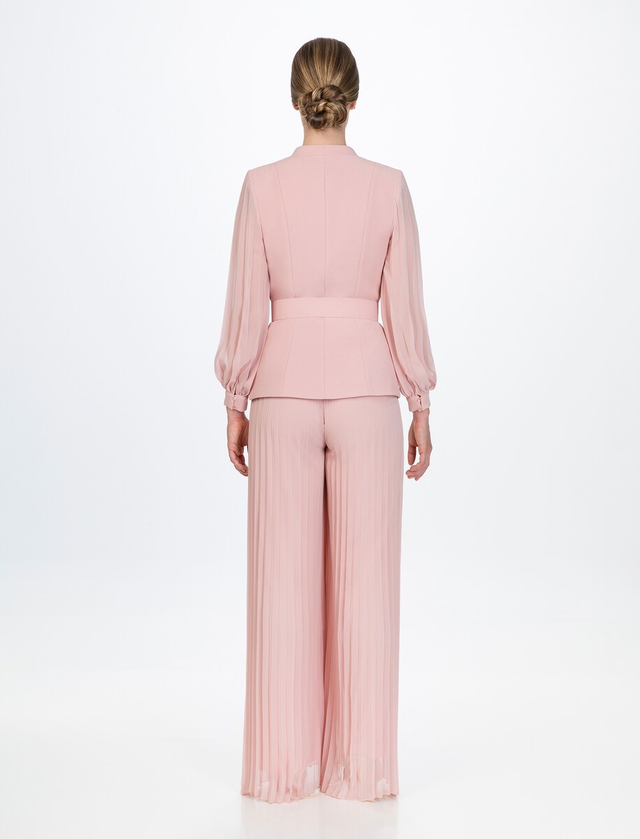 Conjunto de mujer de chaqueta, top y pantalón plisado · Sonia Peña