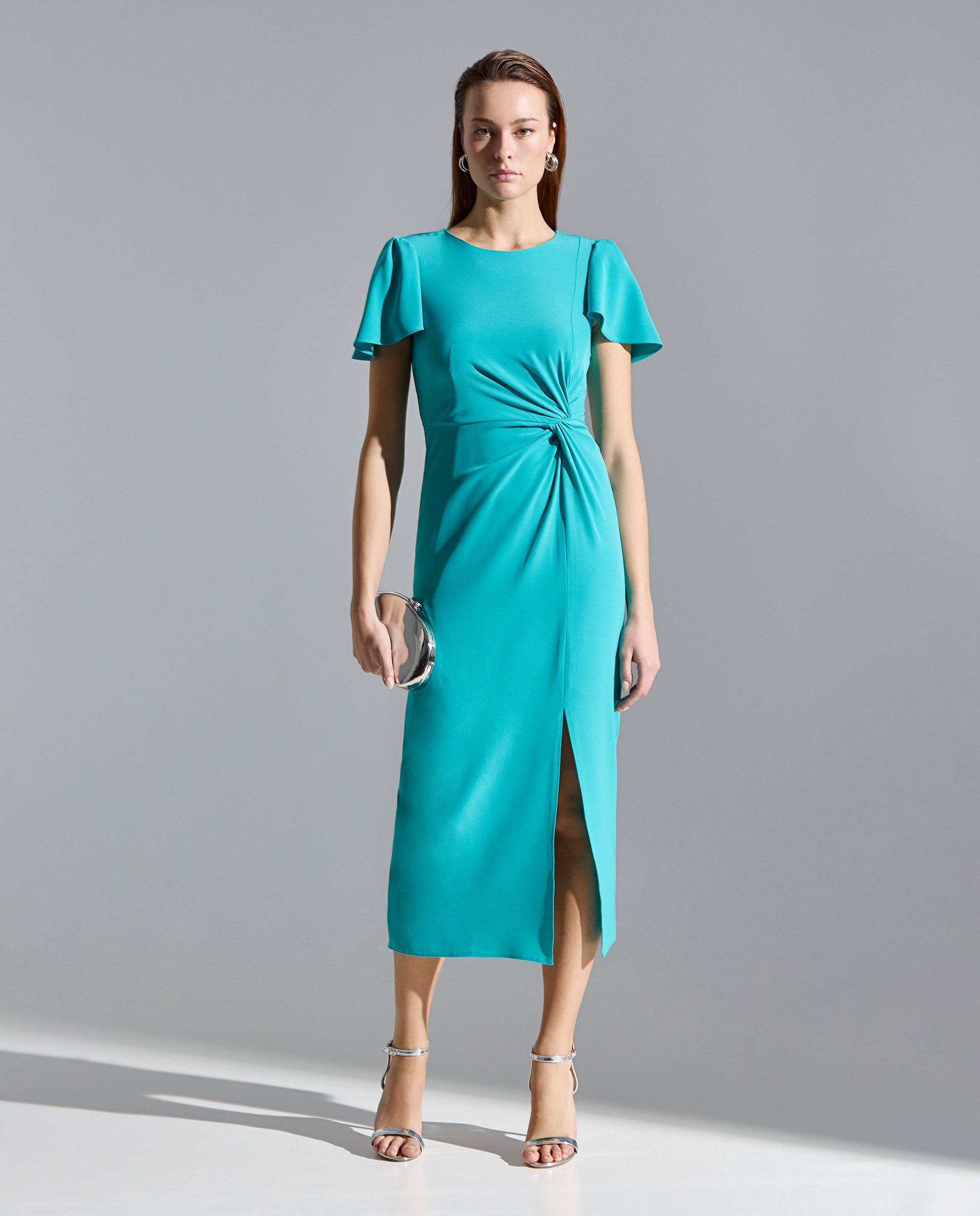 Sonia Peña - Vestido de cocktail midi con mangas cortas de media capa.