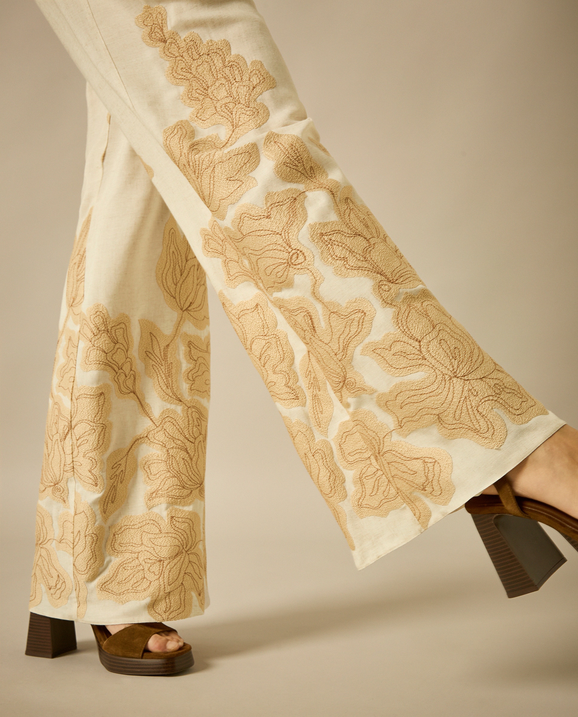 Pantalón palazzo con cenefas bordadas en el bajo - Sonia Peña - Beige Beige-4