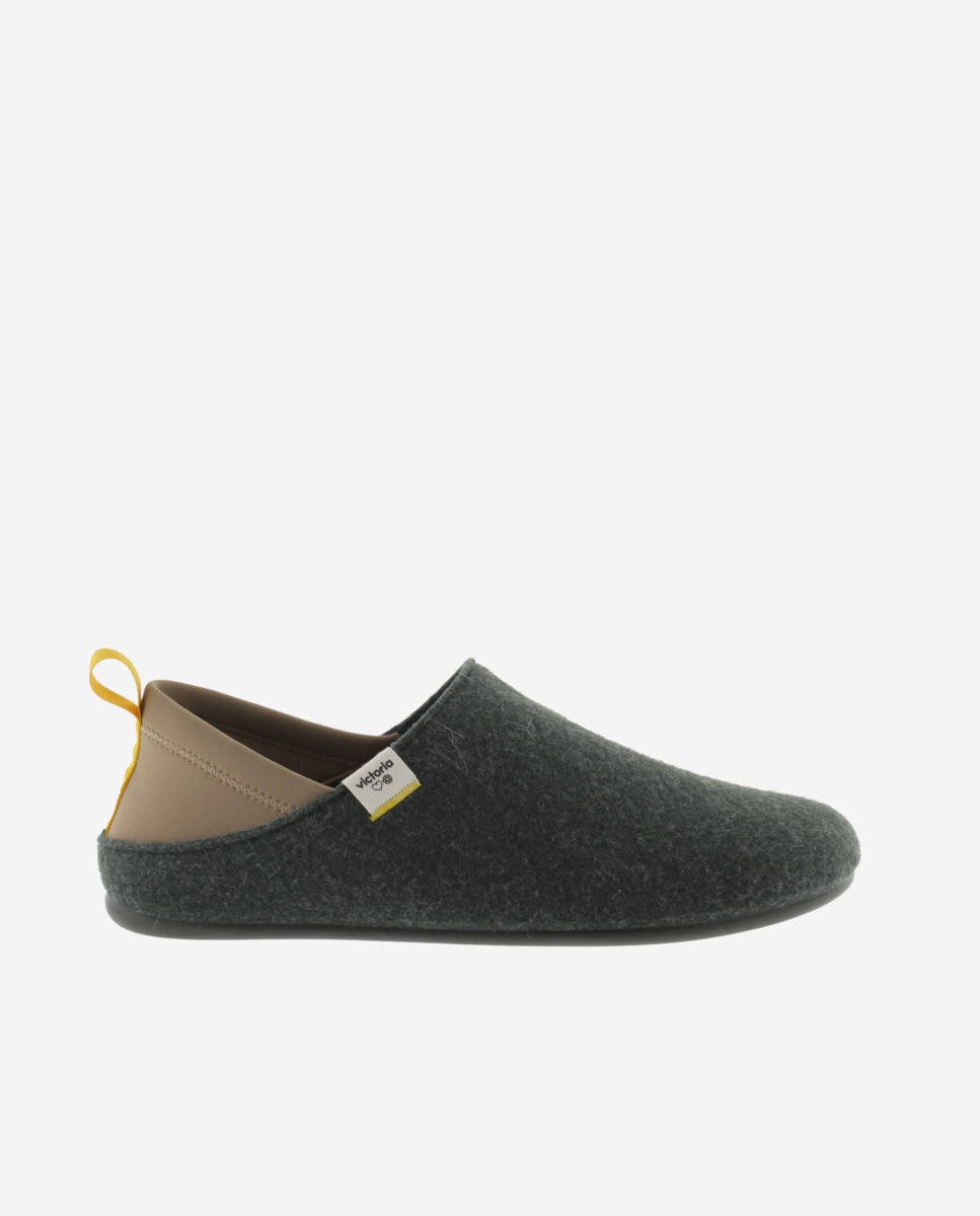 Imagen 0 de Zapatillas de casa cerradas unisex de fieltro reciclado con pieza trasera de neopreno Kaki