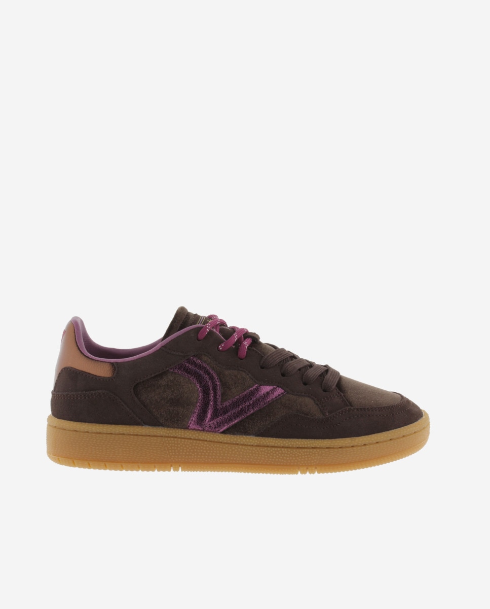 Imagen 0 de Zapatillas deportivas de mujer metalizadas con piezas de serraje al tono y suela caramelo Marrón