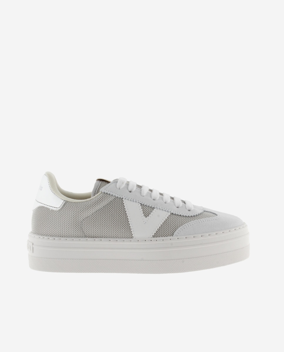 Victoria - Zapatillas básicas bajas de mujer de rejilla con plataforma y piezas de serraje al tono.